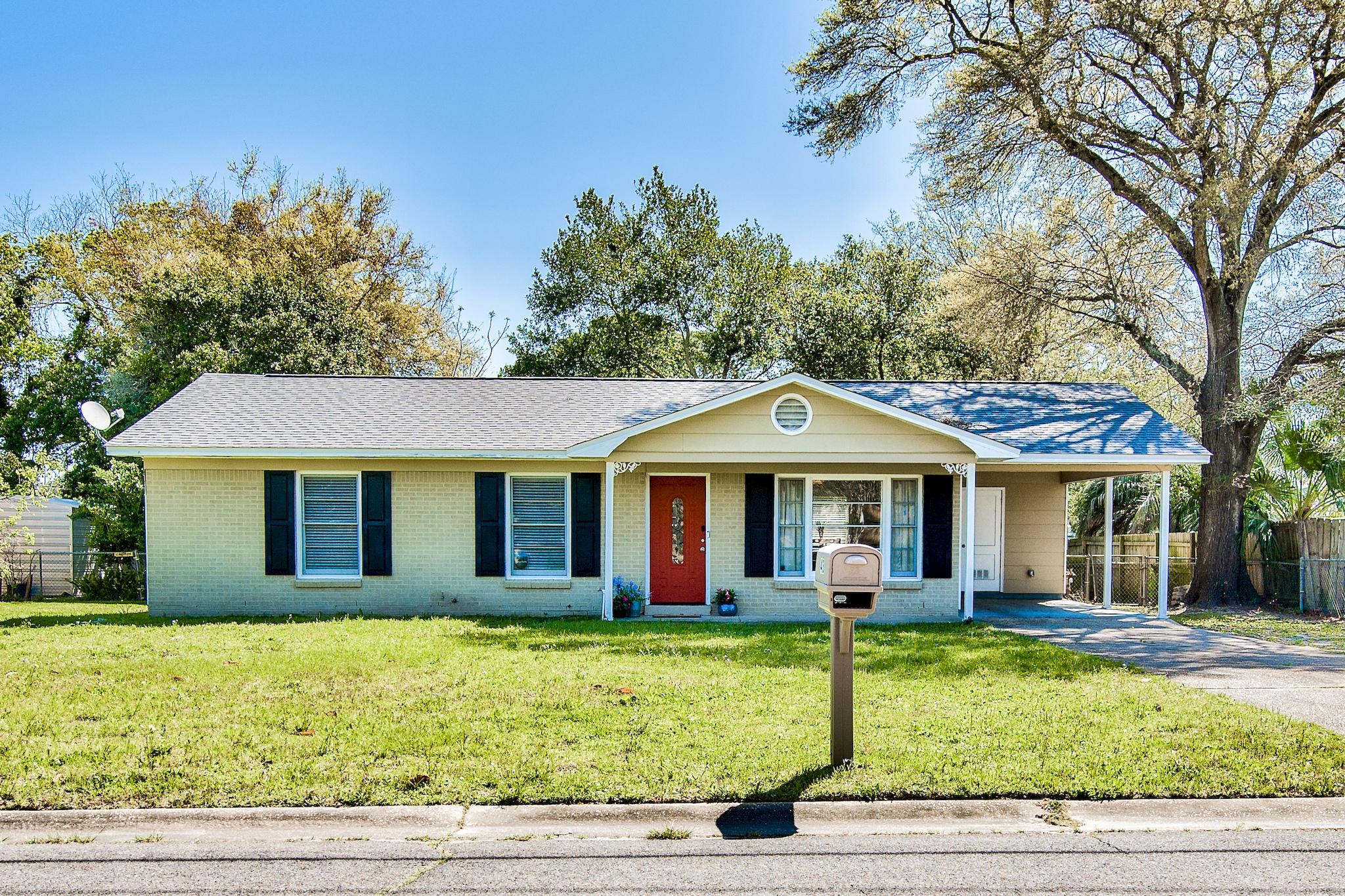 Appraised over list price and. MOVE-IN READY! In the heart of Fort Walton Beach! COMPLETELY RENOVATED INTERIOR: NEUTRAL PAINT throughout, NO POPCORN CEILINGS, NEW FLUSH MOUNT CEILING FANS, LUXURY VINYL PLANK FLOORING, REMODELED BATHROOMS and KITCHEN with QUARTZ COUNTERTOPS, SUBWAY TILE BACKSPASH and NEW STAINLESS STEEL APPLIANCES. Plenty of room for family and friends with 3 bedrooms. NEW ROOF IN 2019! and a LARGE FENCED IN BACKYARD WITH NEW SPRINKLER SYSTEM and PUMP. And for peace of mind, a Simplisafe SMART LOCK, SECURITY SYSTEM and VIDEO DOORBELL. Close to restaurants, shopping, the beaches, and both Eglin and Hurlburt AFB's.