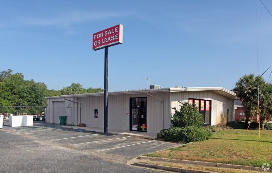 Flex space with retail capabilities consisting of 2,500sf of office; 1,000sf of flex space; covered exterior bay. New roof coating with 15-year warranty. Fenced parking or yard space. Just off of Mary Esther Blvd across from Publix, Aldi, TJ Maxx, 2nd & Charles, and many other retailers and restaurants.