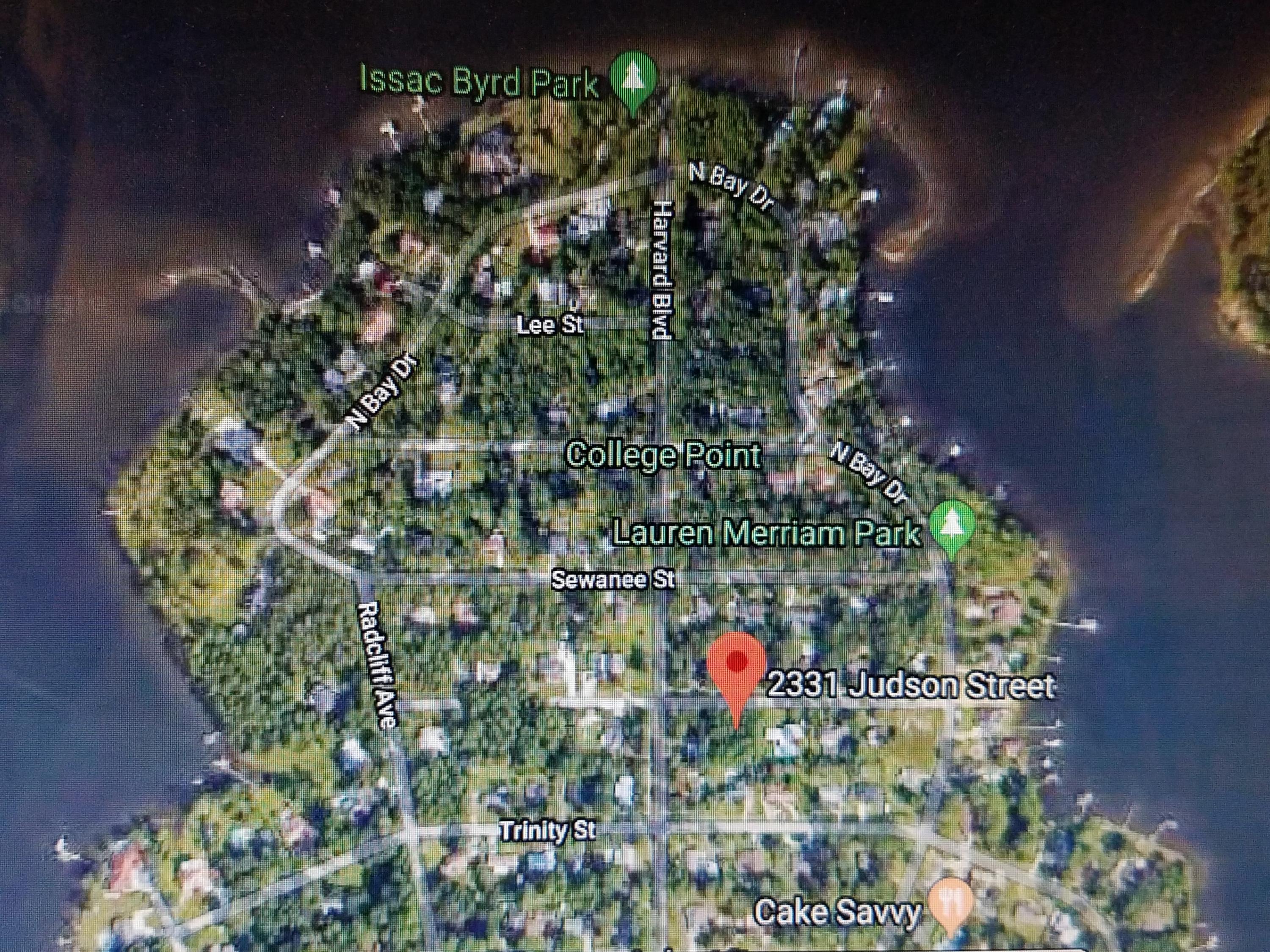 Great lot for your dream home!! Walking distance to Lauren Merriam Park on the bay.