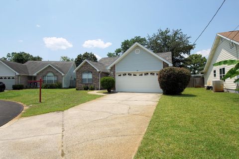 A home in Mary Esther