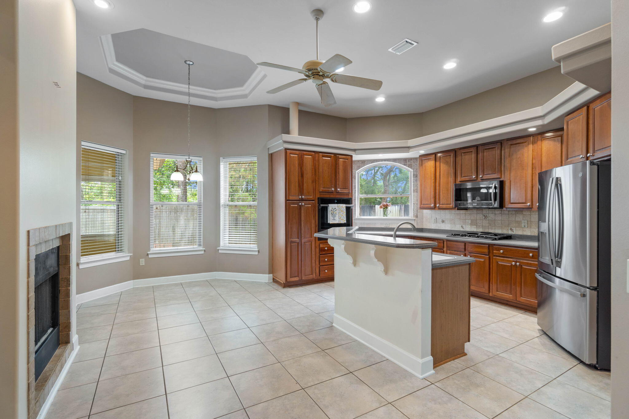 CHARDONNAY ESTATES - Residential
