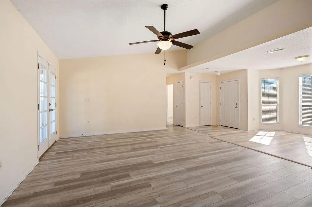 Crestview, Florida 32539, United States, 3 Bedrooms Bedrooms, ,2 BathroomsBathrooms,Residential,Pending,17401