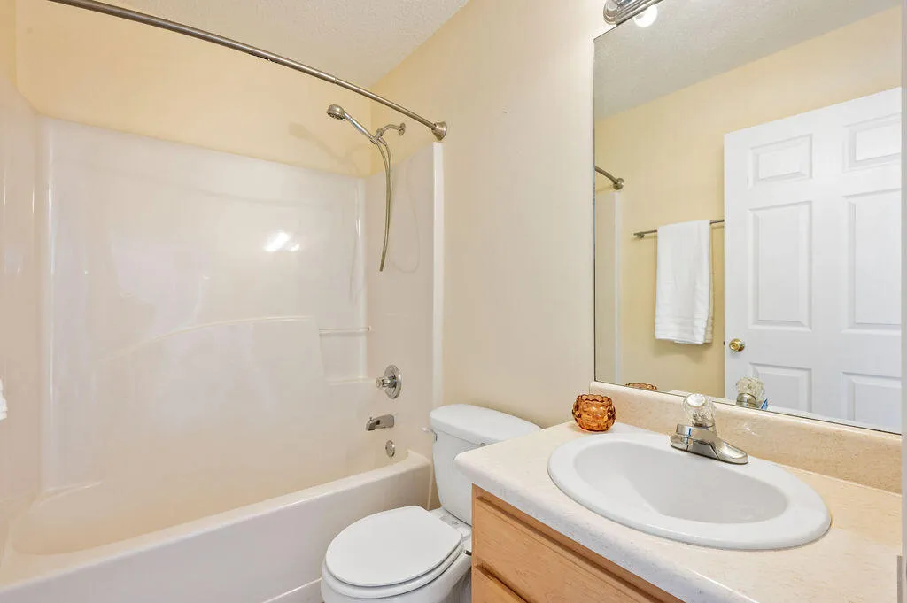 Crestview, Florida 32539, United States, 3 Bedrooms Bedrooms, ,2 BathroomsBathrooms,Residential,Pending,17401