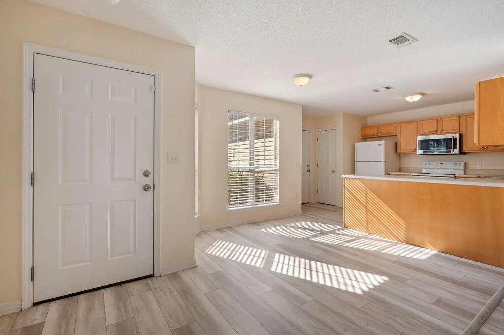 Crestview, Florida 32539, United States, 3 Bedrooms Bedrooms, ,2 BathroomsBathrooms,Residential,Pending,17401