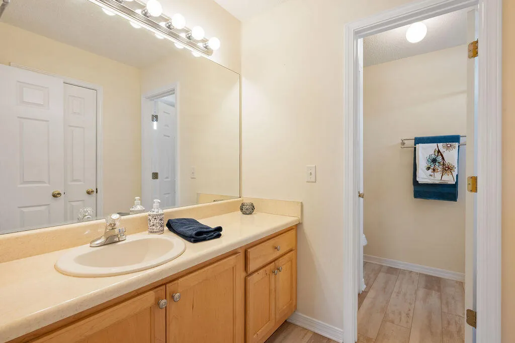 Crestview, Florida 32539, United States, 3 Bedrooms Bedrooms, ,2 BathroomsBathrooms,Residential,Pending,17401