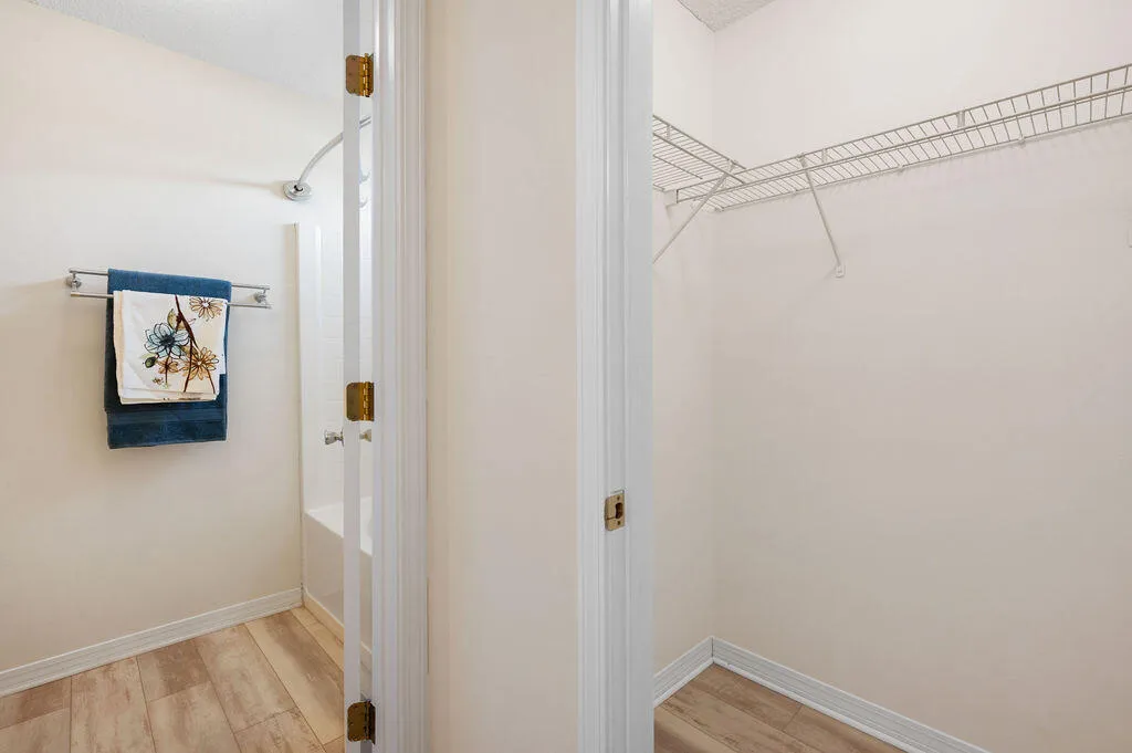 Crestview, Florida 32539, United States, 3 Bedrooms Bedrooms, ,2 BathroomsBathrooms,Residential,Pending,17401