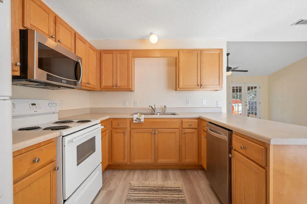 Crestview, Florida 32539, United States, 3 Bedrooms Bedrooms, ,2 BathroomsBathrooms,Residential,Pending,17401