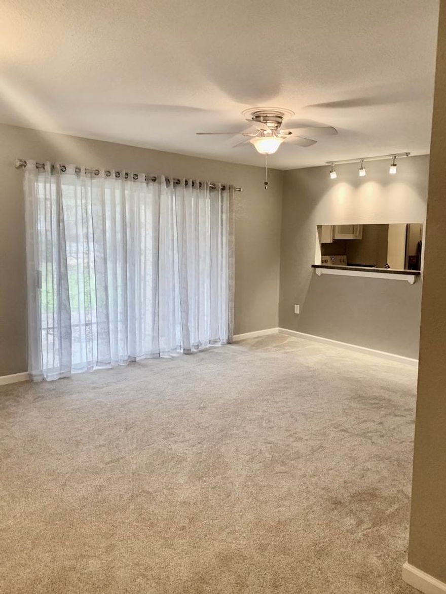Updated 2 bed 2 bath condo in FWB! Great primary residence or investment property! Similar condos rent $1,200-$1,300! Condo is being Sold with washer and dry. Buyer to verify all information for accuracy.