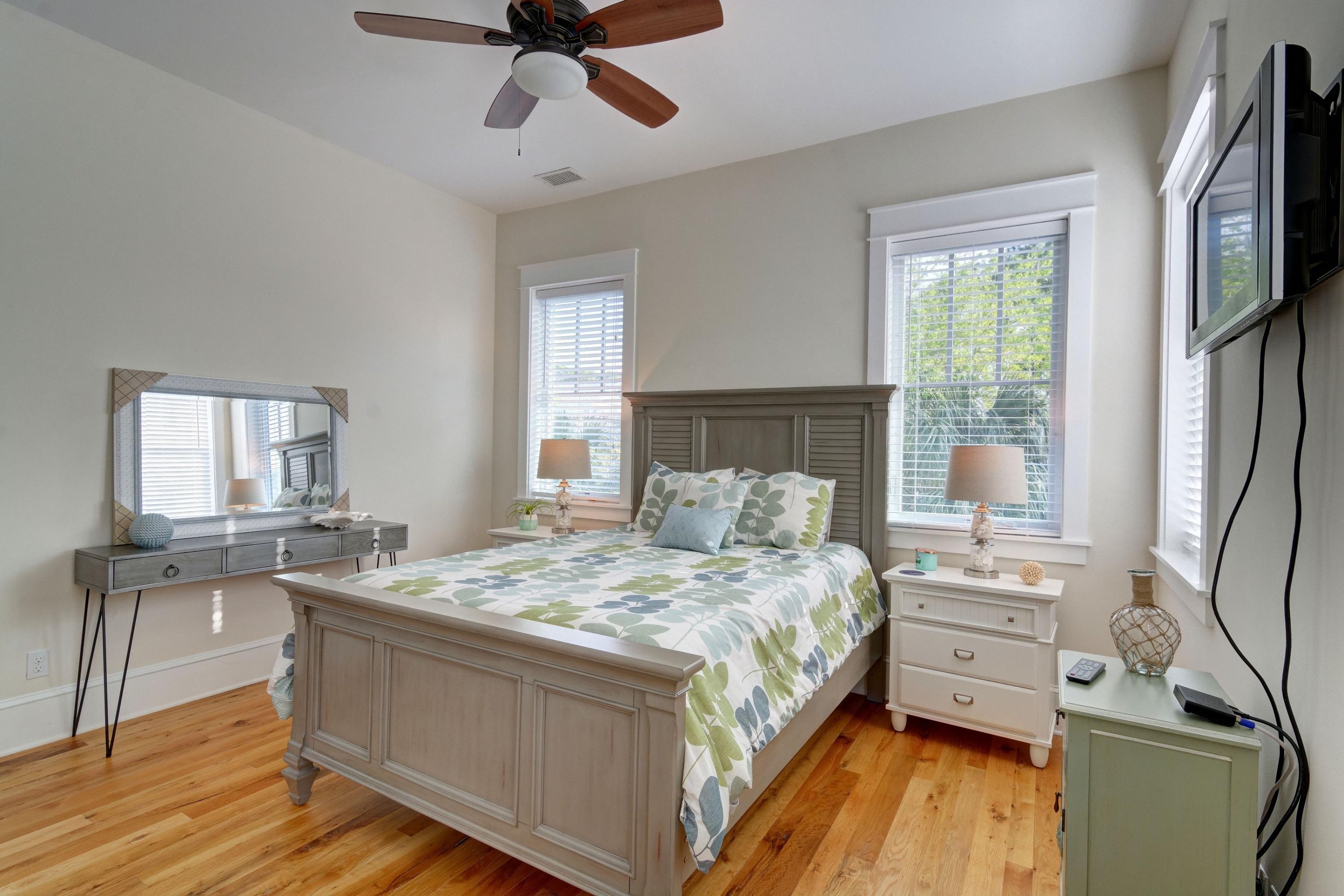 COTTAGES AT EASTERN LAKE - Residential