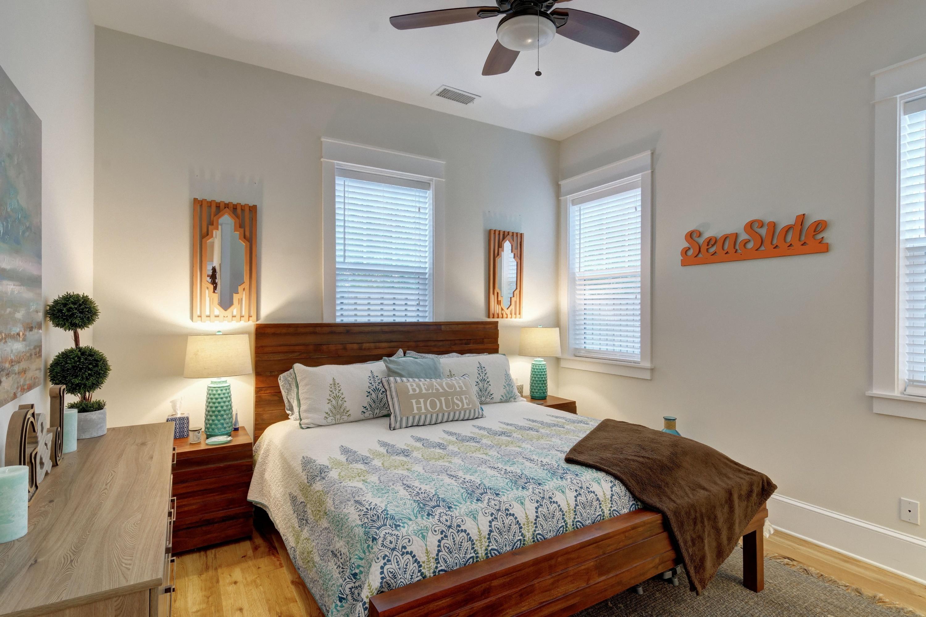 COTTAGES AT EASTERN LAKE - Residential