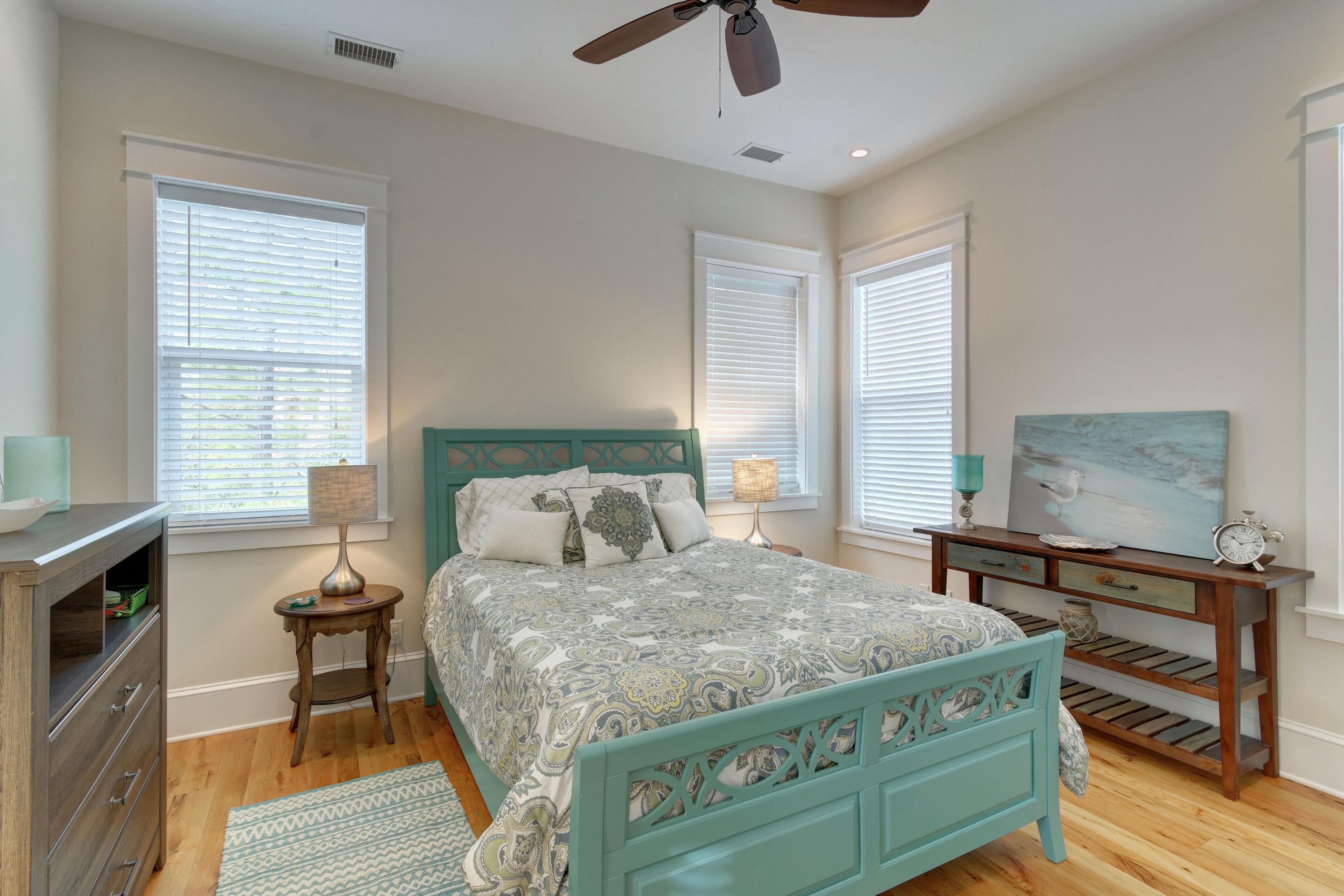 COTTAGES AT EASTERN LAKE - Residential