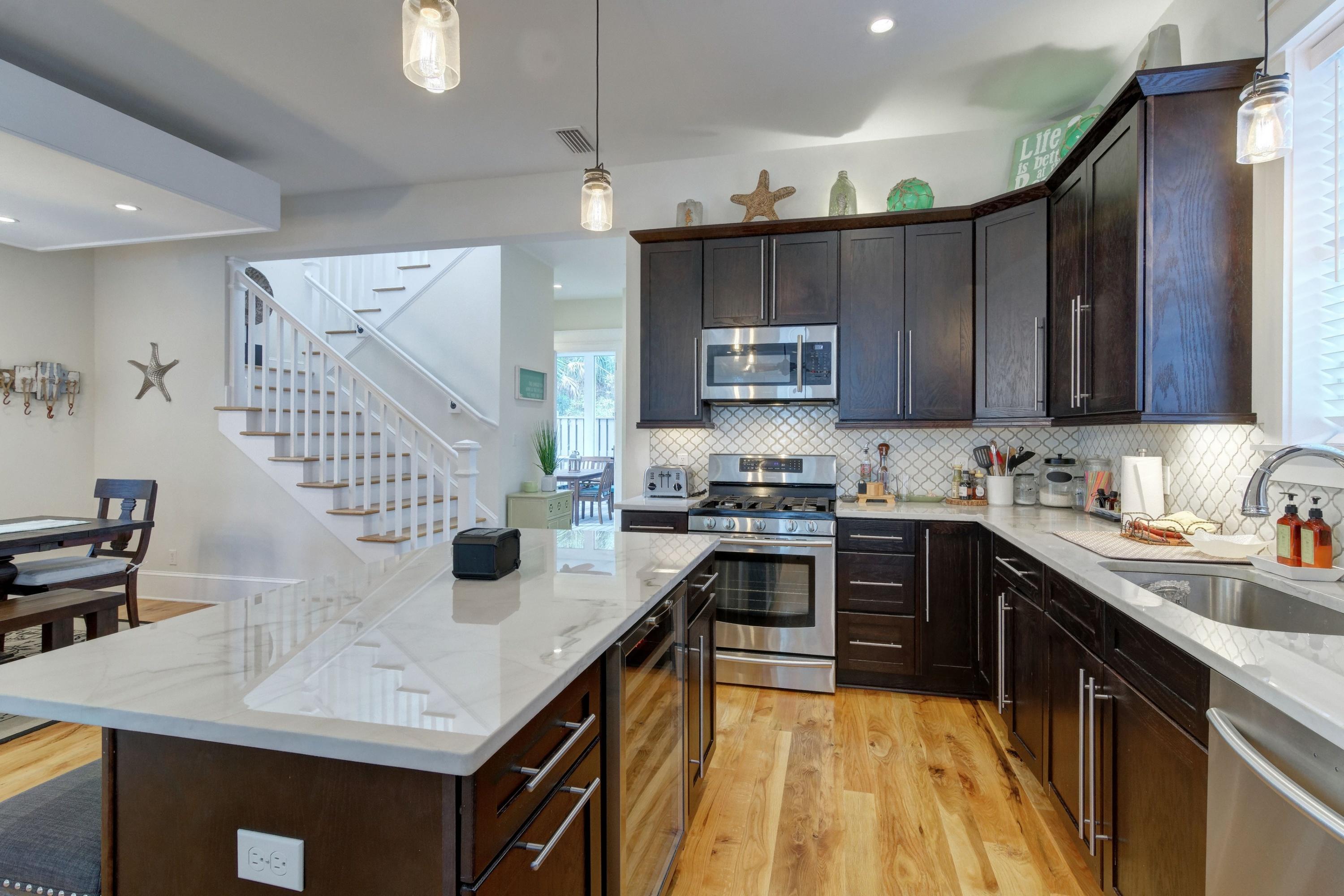 COTTAGES AT EASTERN LAKE - Residential