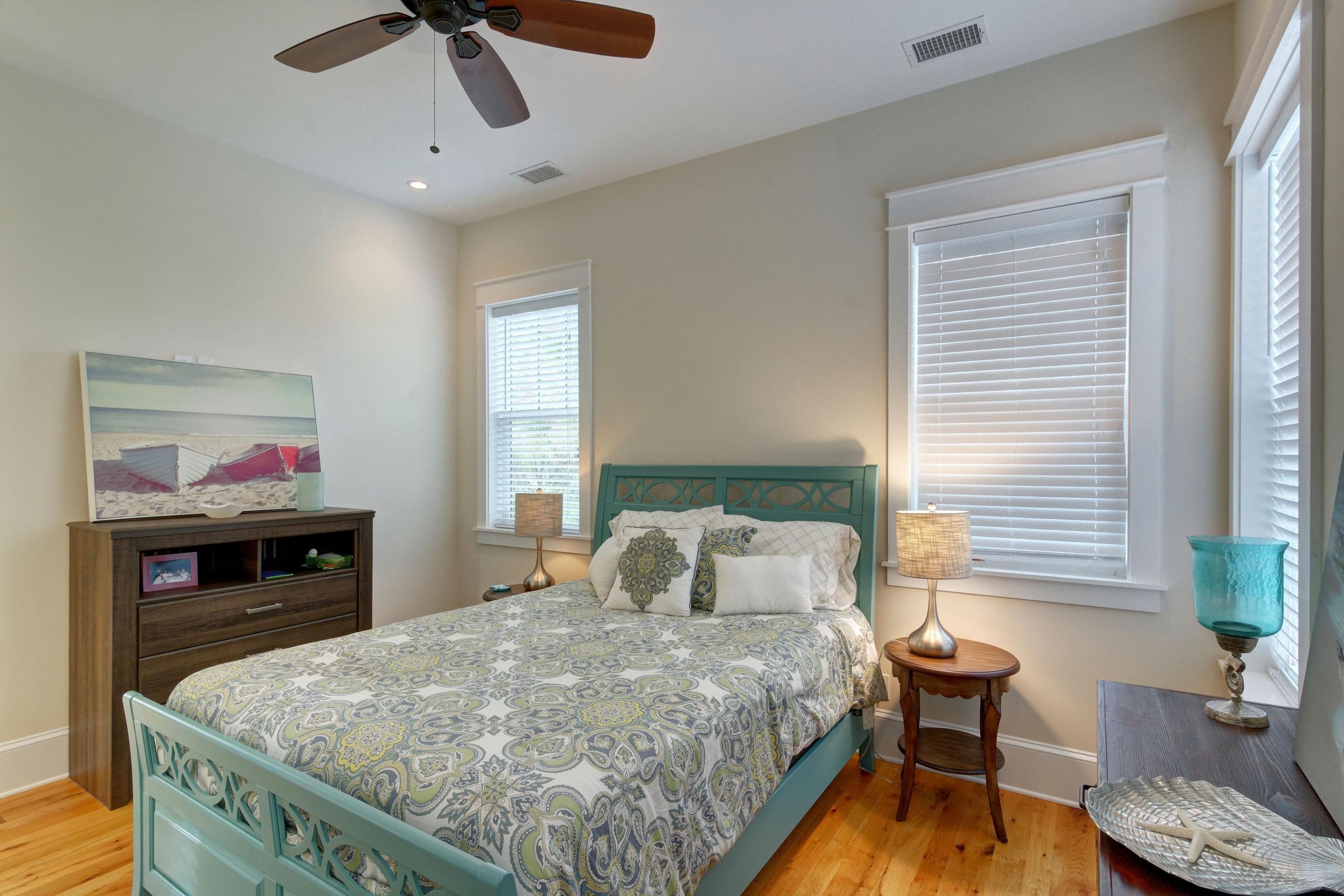 COTTAGES AT EASTERN LAKE - Residential