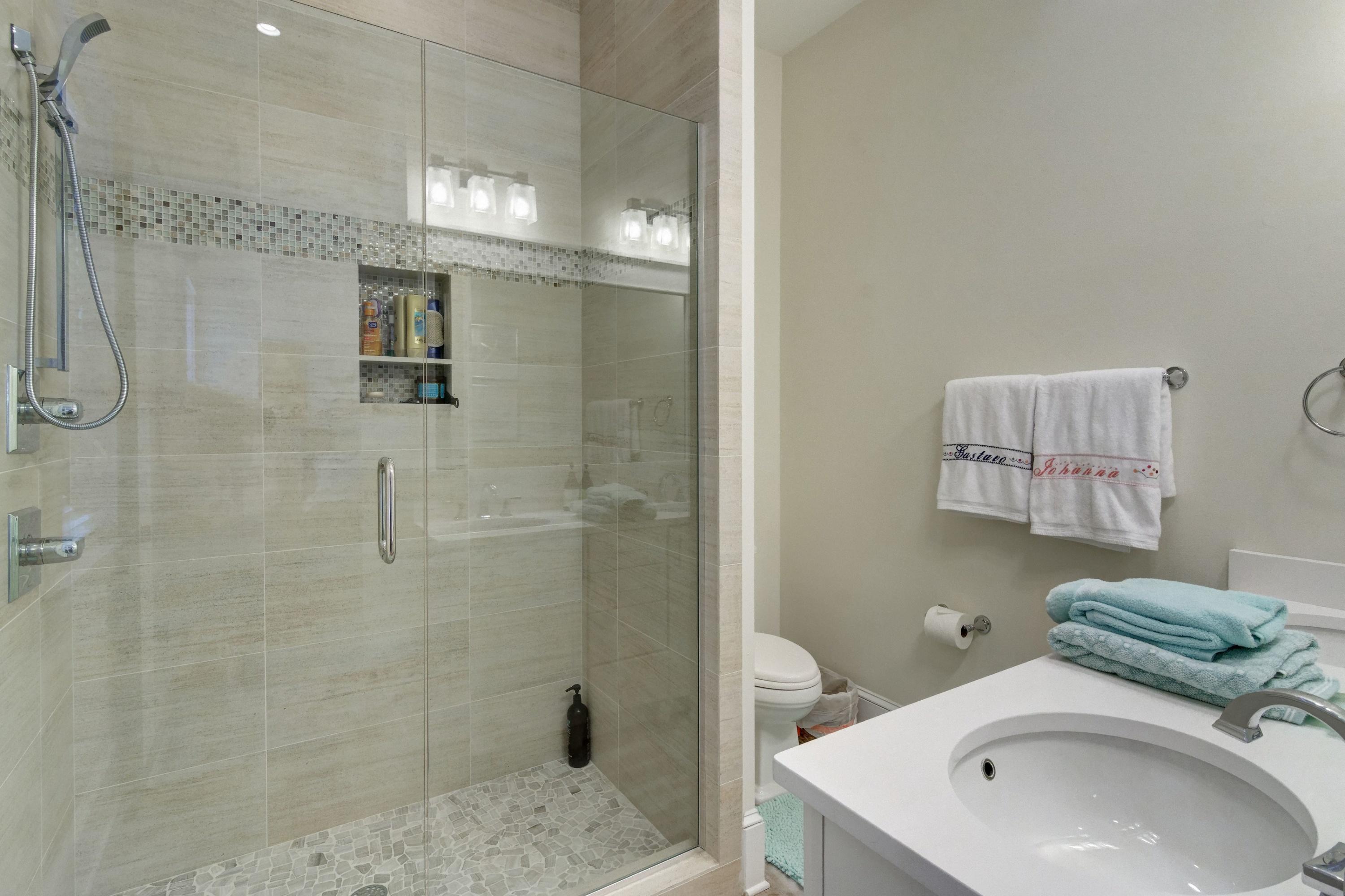 COTTAGES AT EASTERN LAKE - Residential