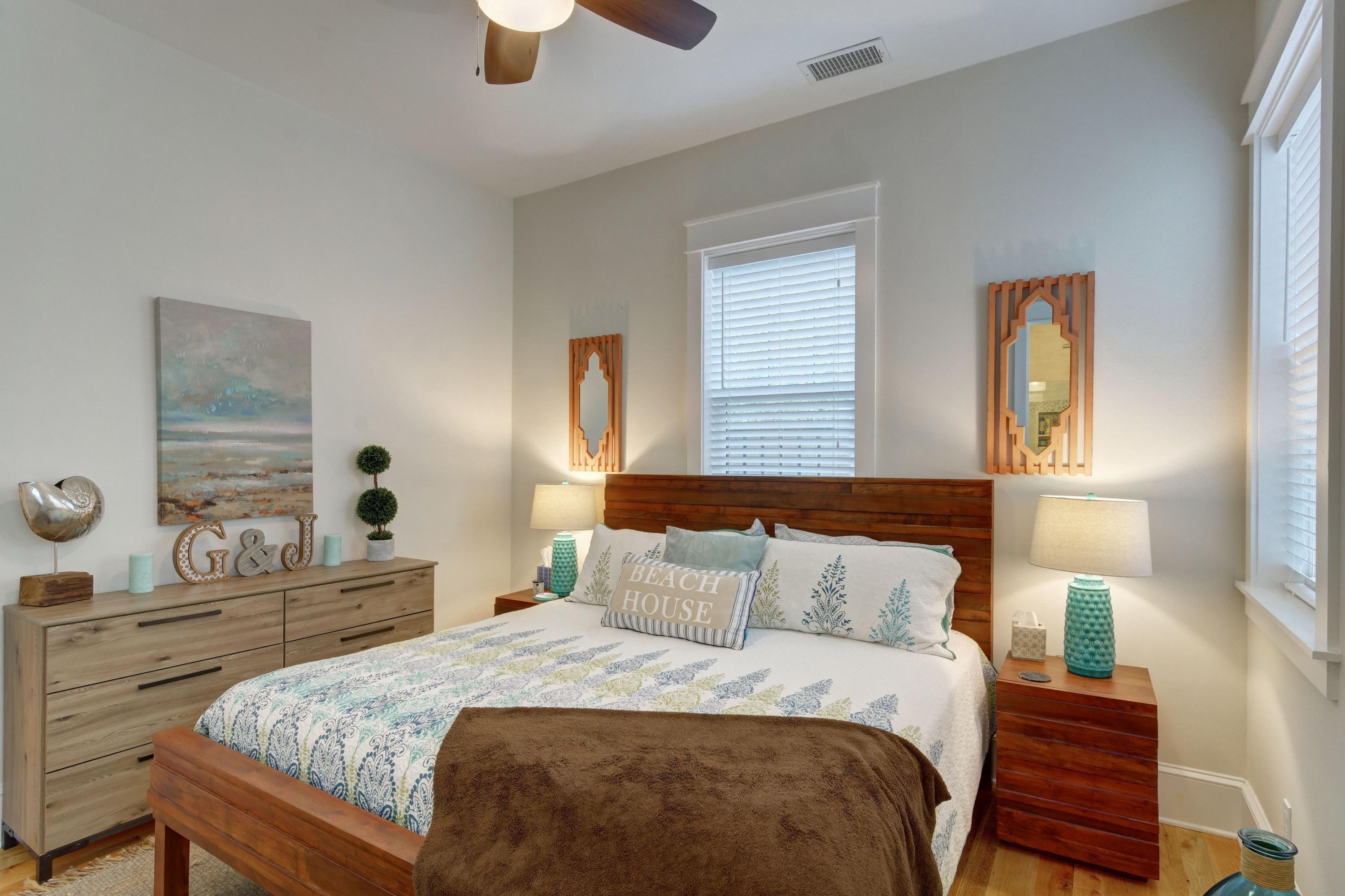 COTTAGES AT EASTERN LAKE - Residential