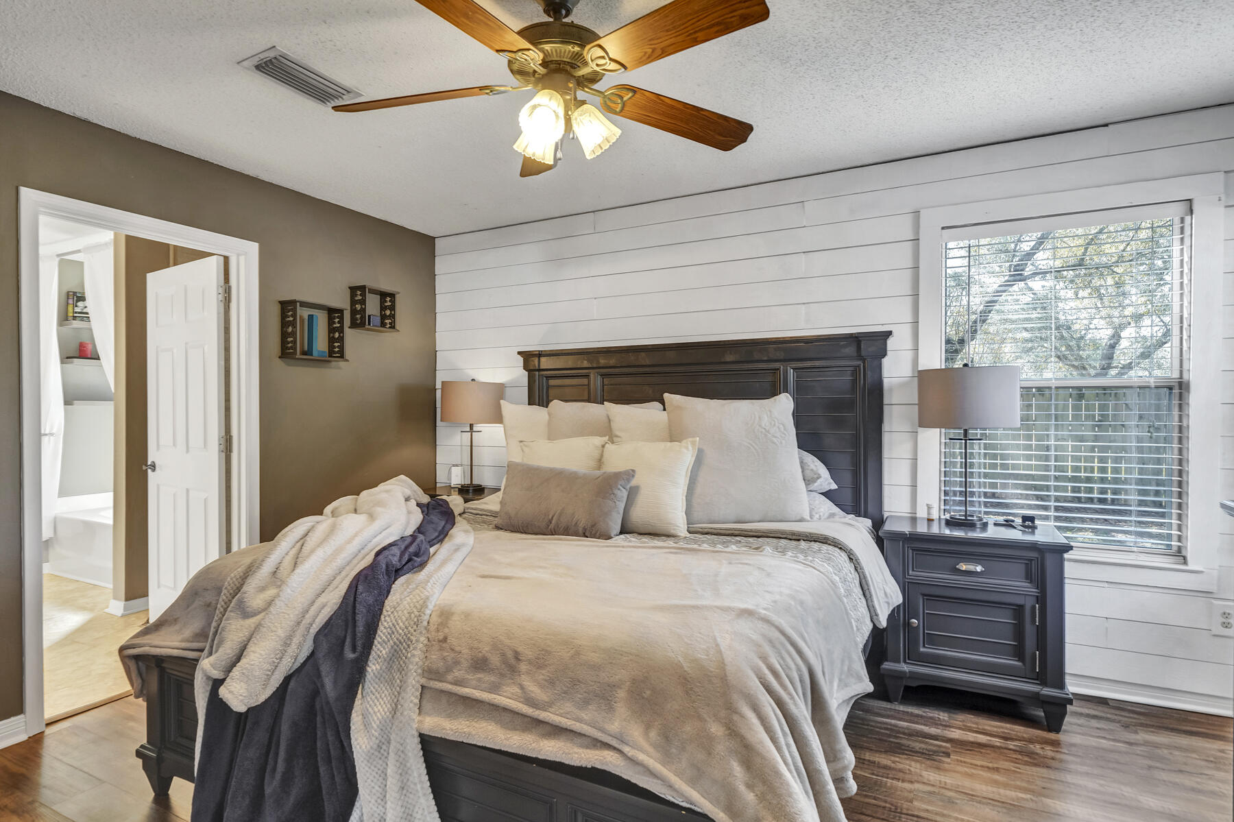 HOLLEY BY THE SEA - Residential