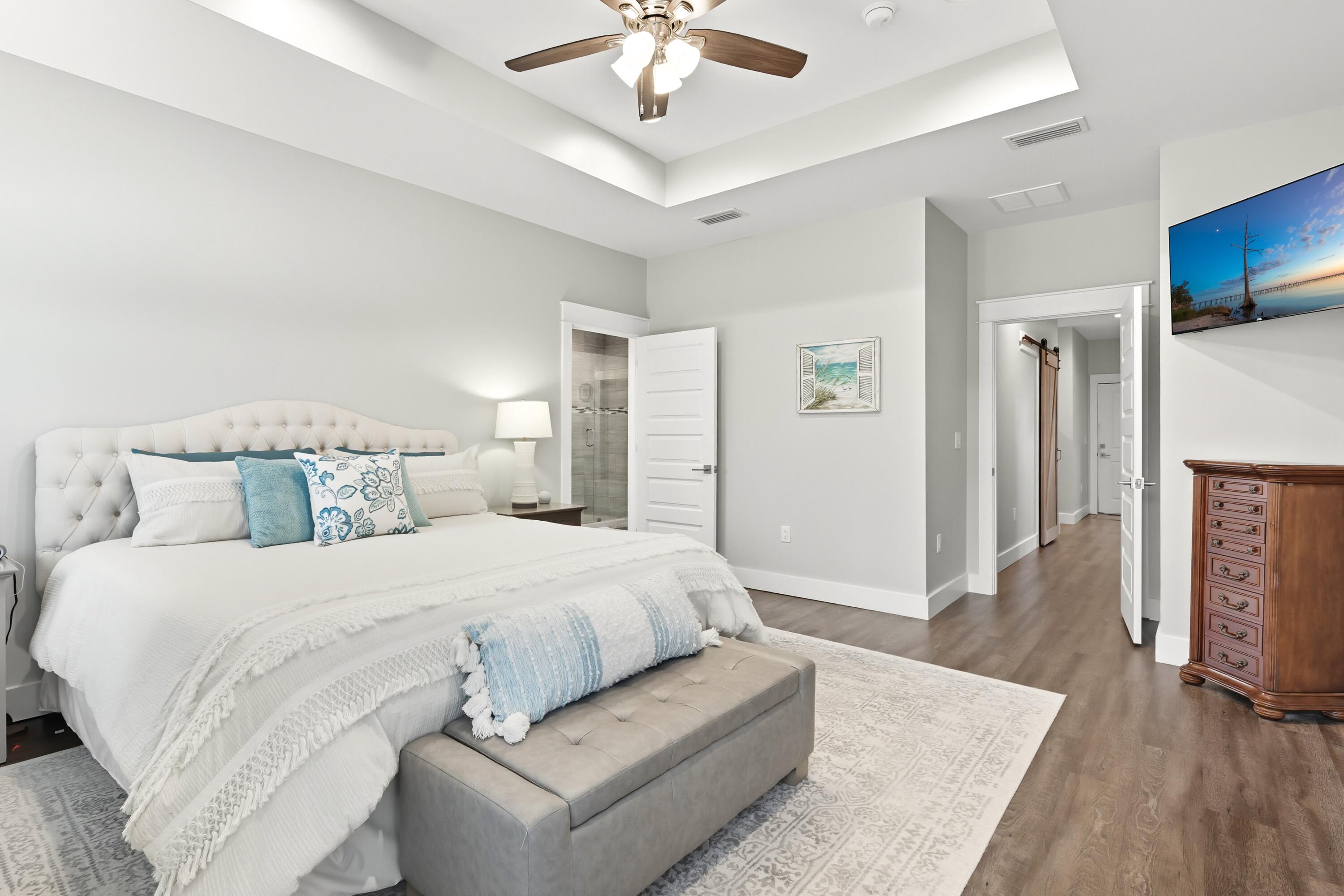 PELICAN BAY - Residential