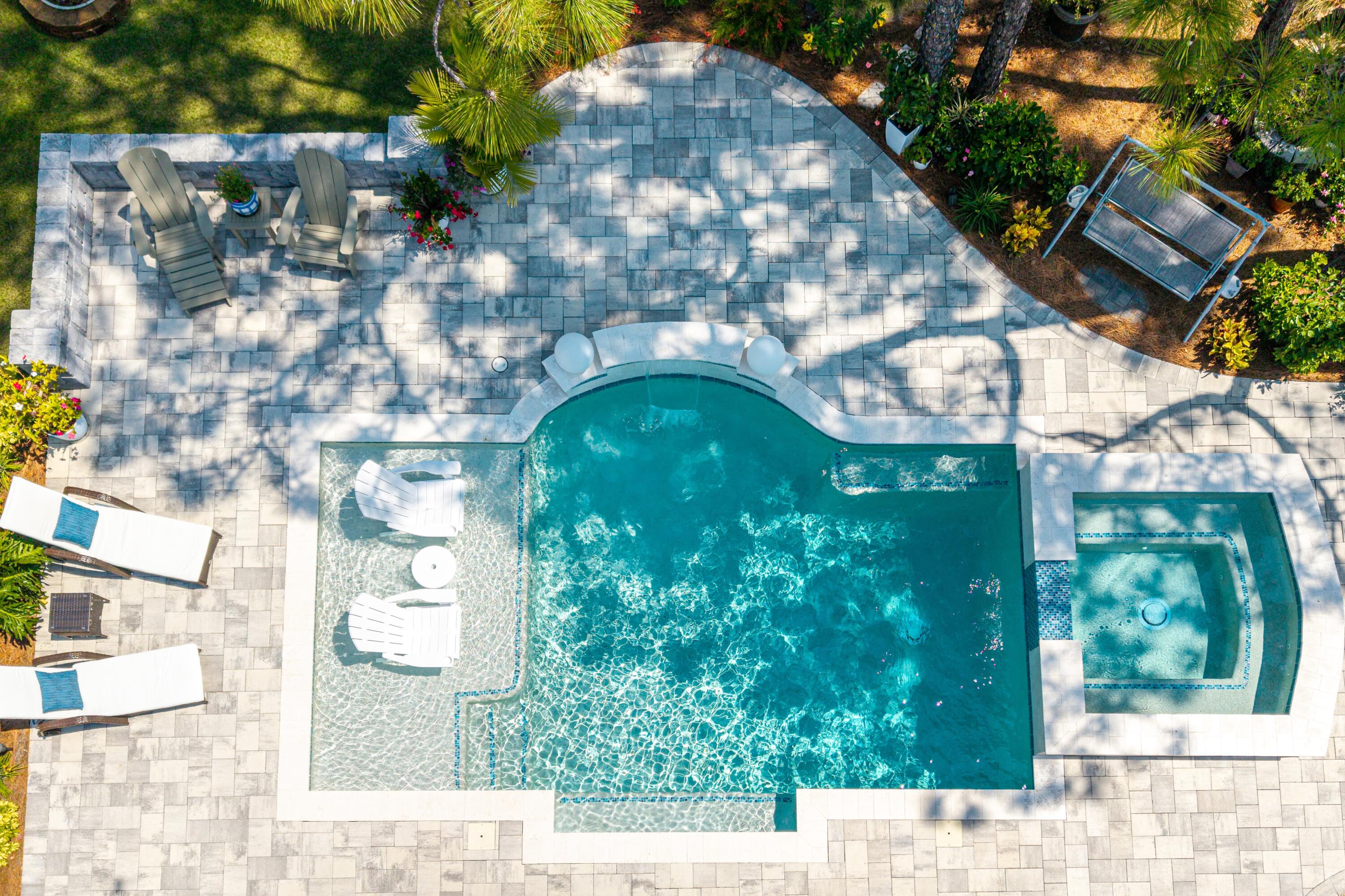 PELICAN BAY - Residential