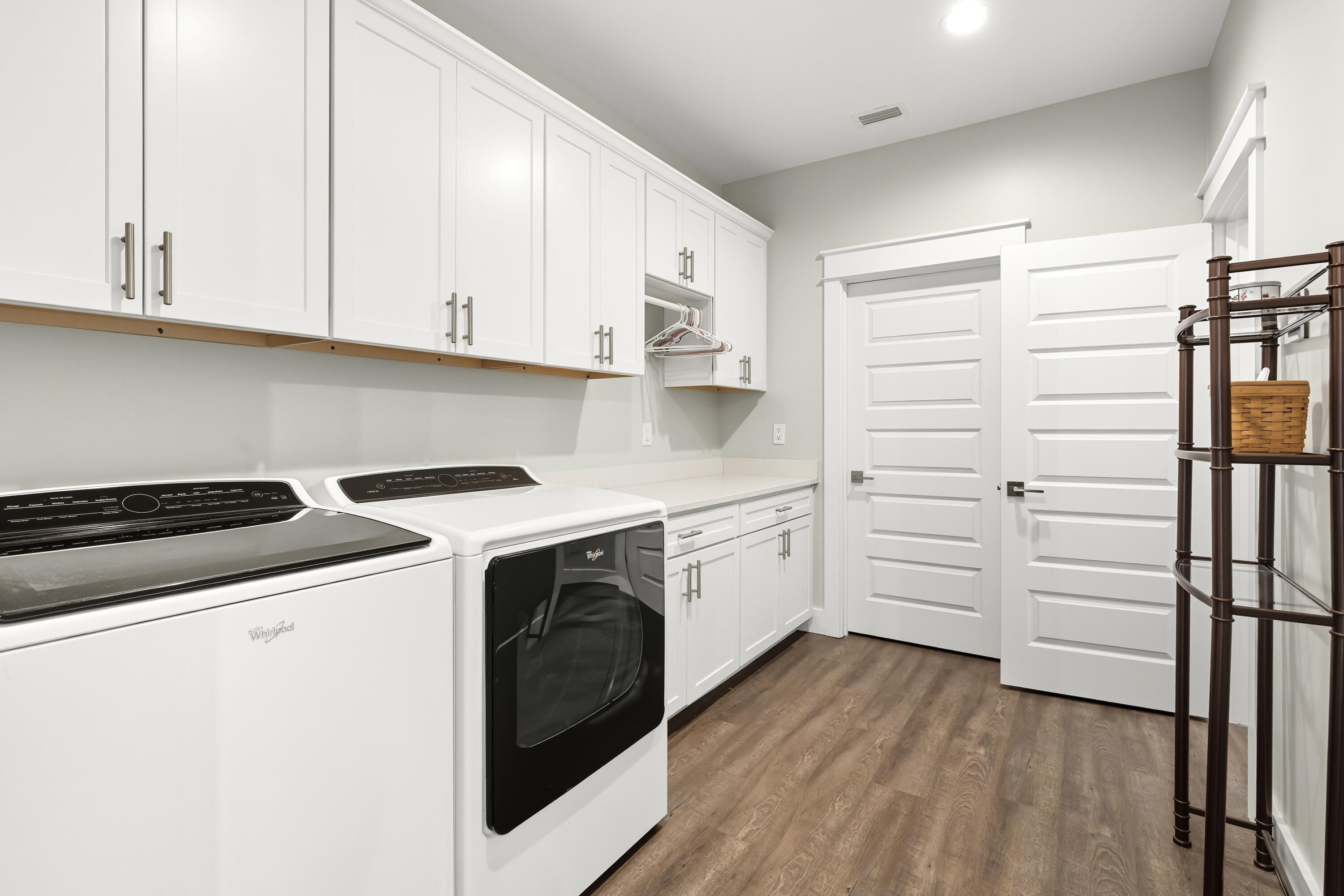 PELICAN BAY - Residential