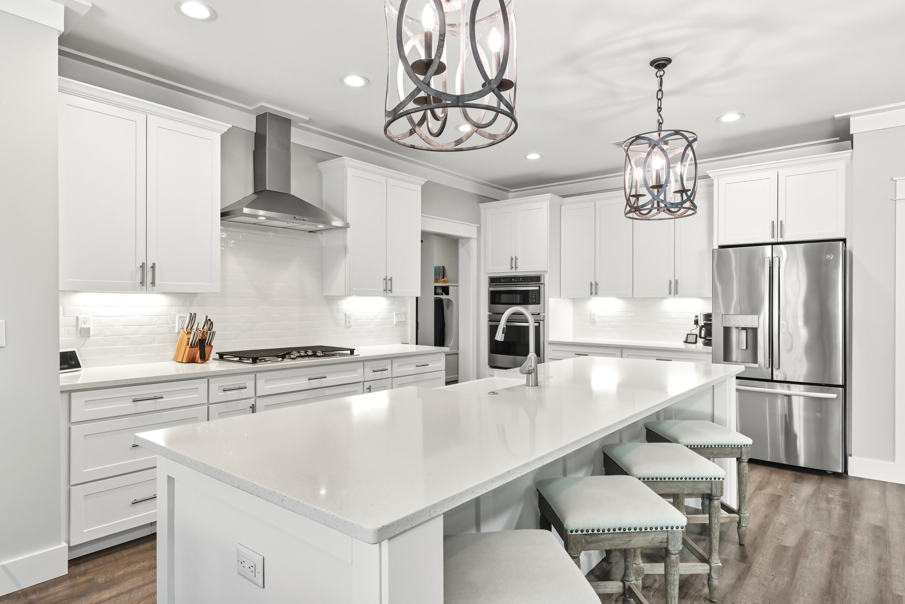 PELICAN BAY - Residential