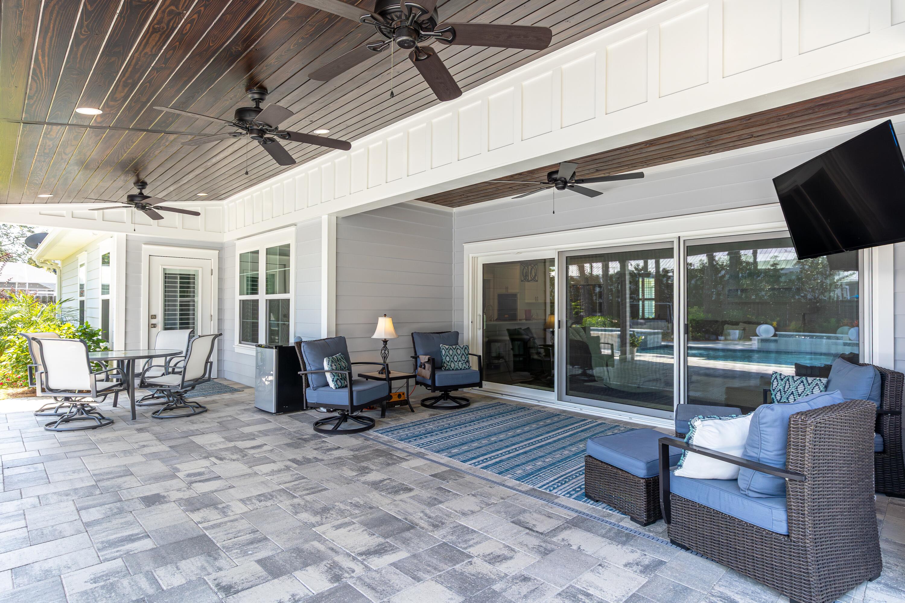 PELICAN BAY - Residential