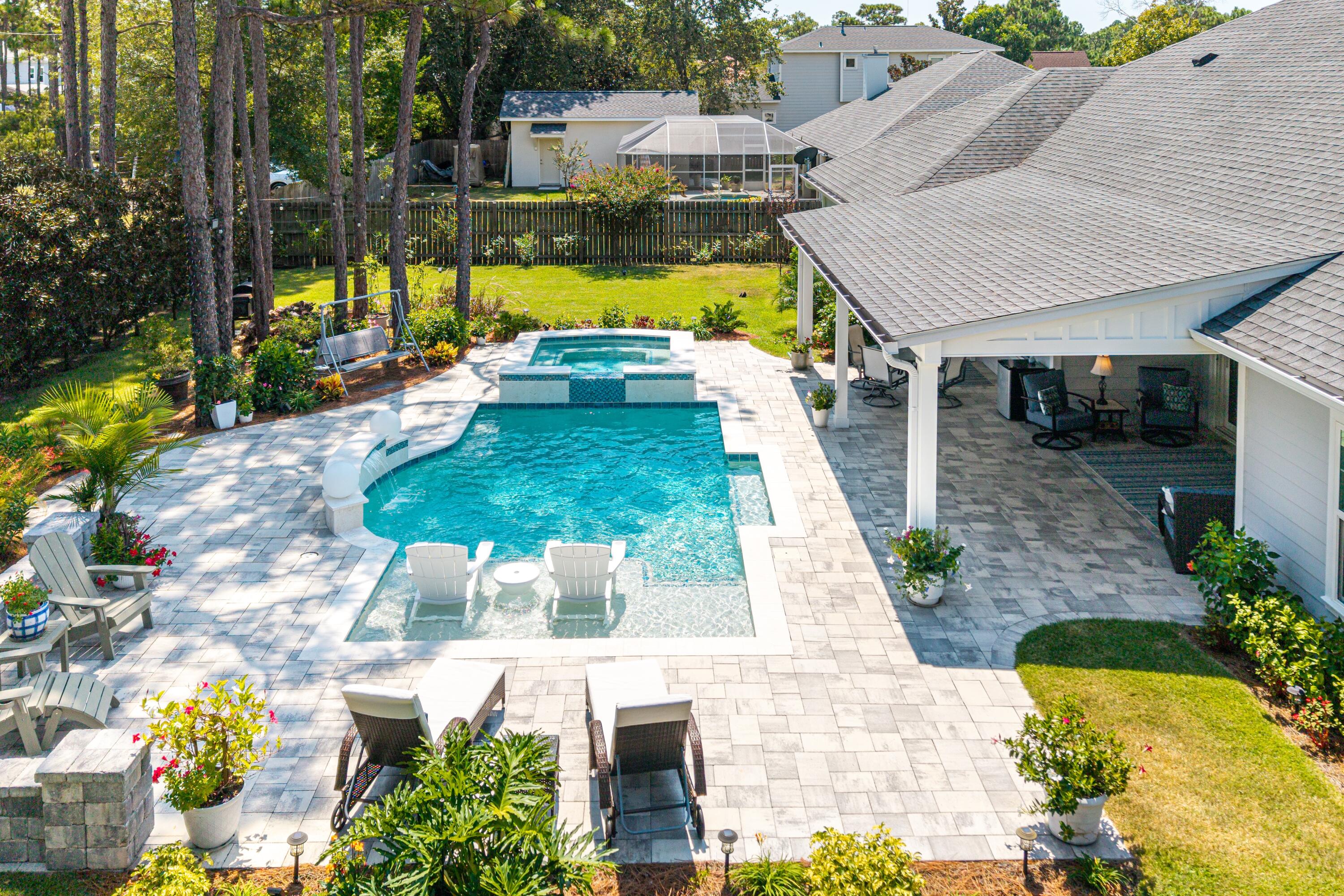 PELICAN BAY - Residential