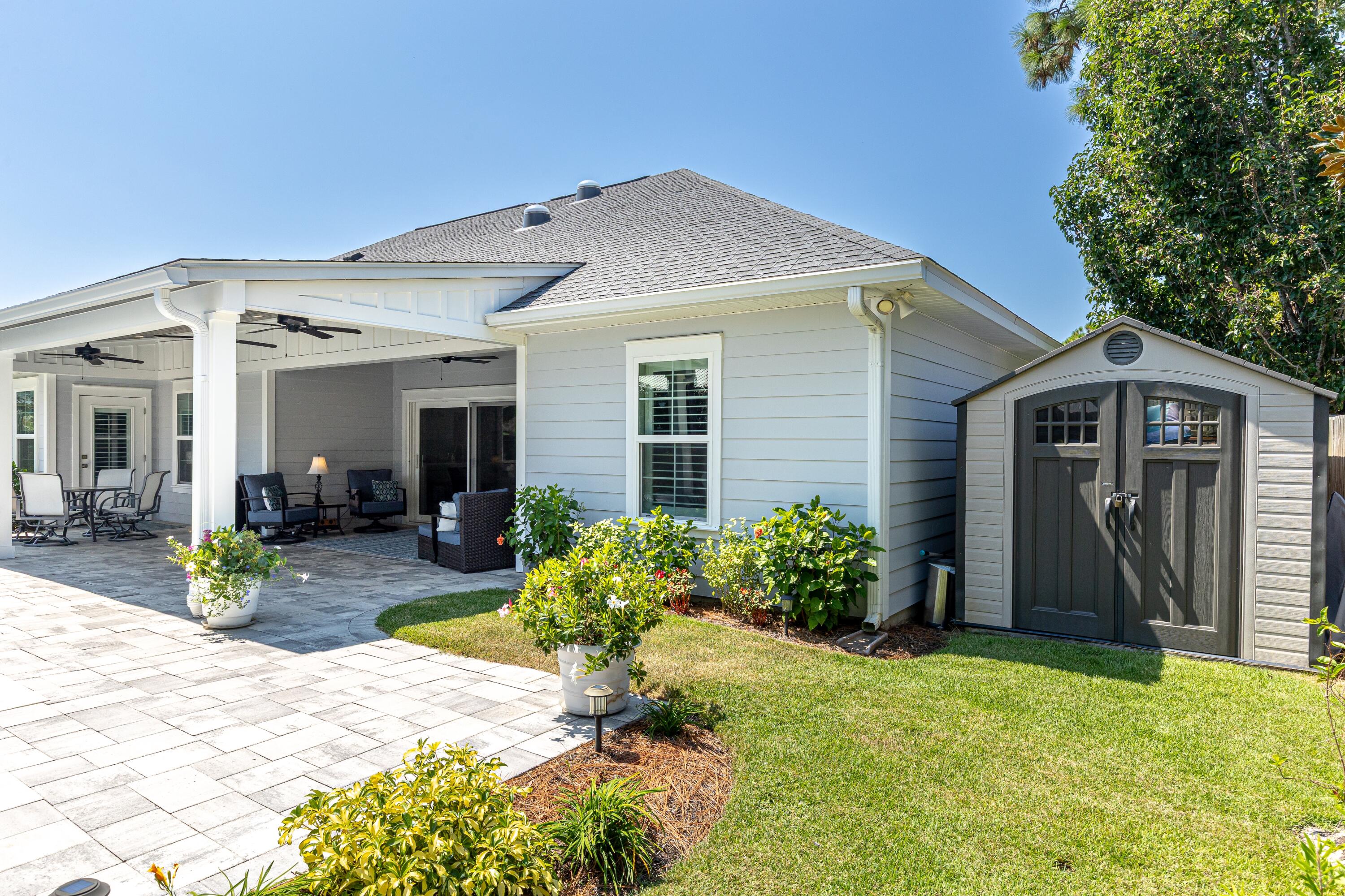 PELICAN BAY - Residential