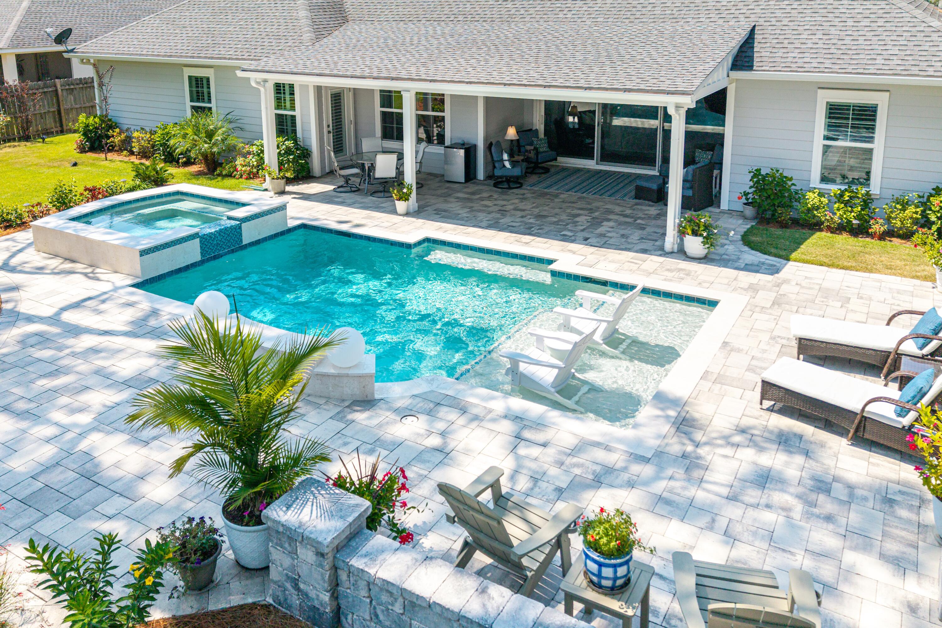 PELICAN BAY - Residential