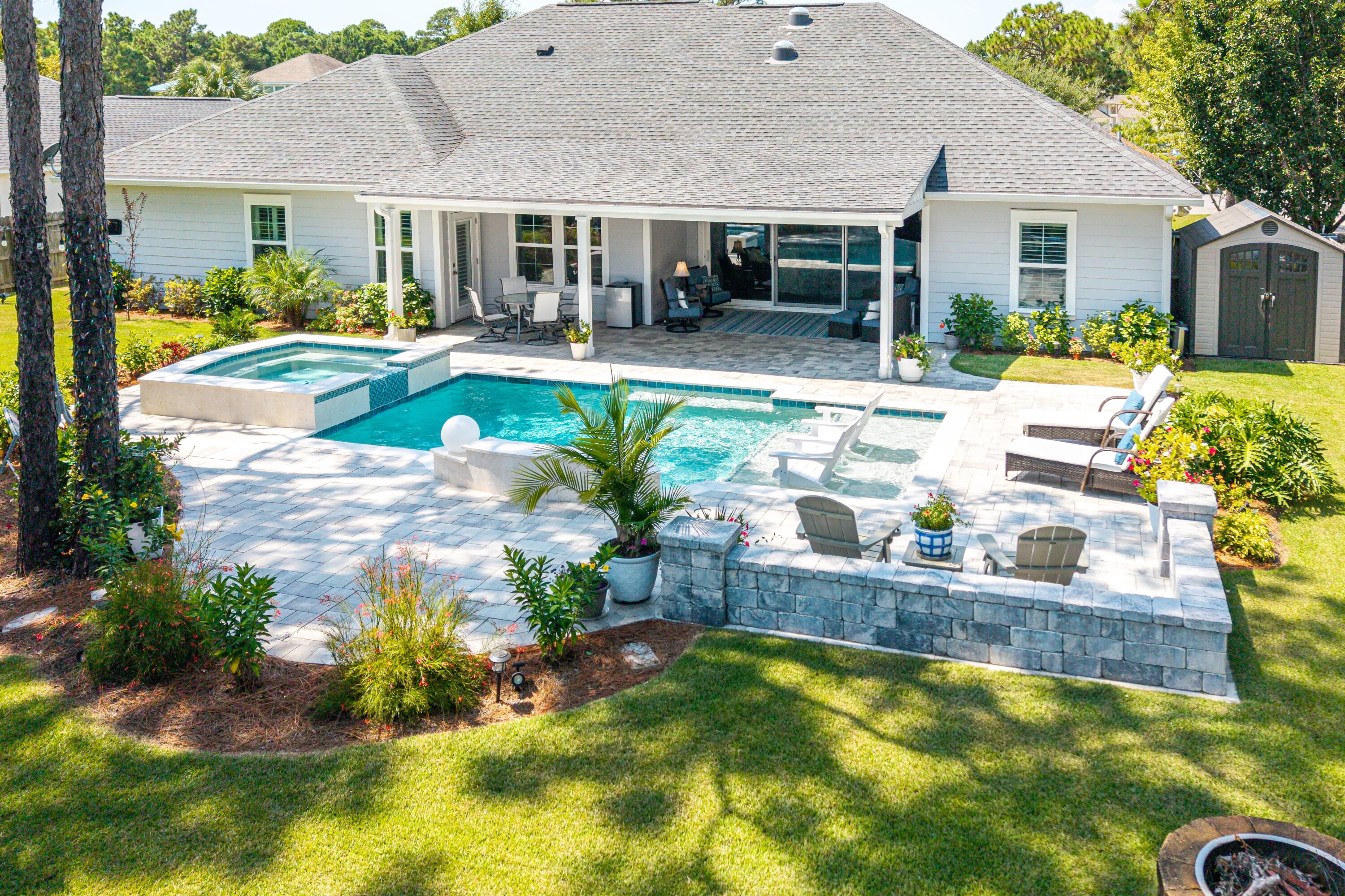 PELICAN BAY - Residential