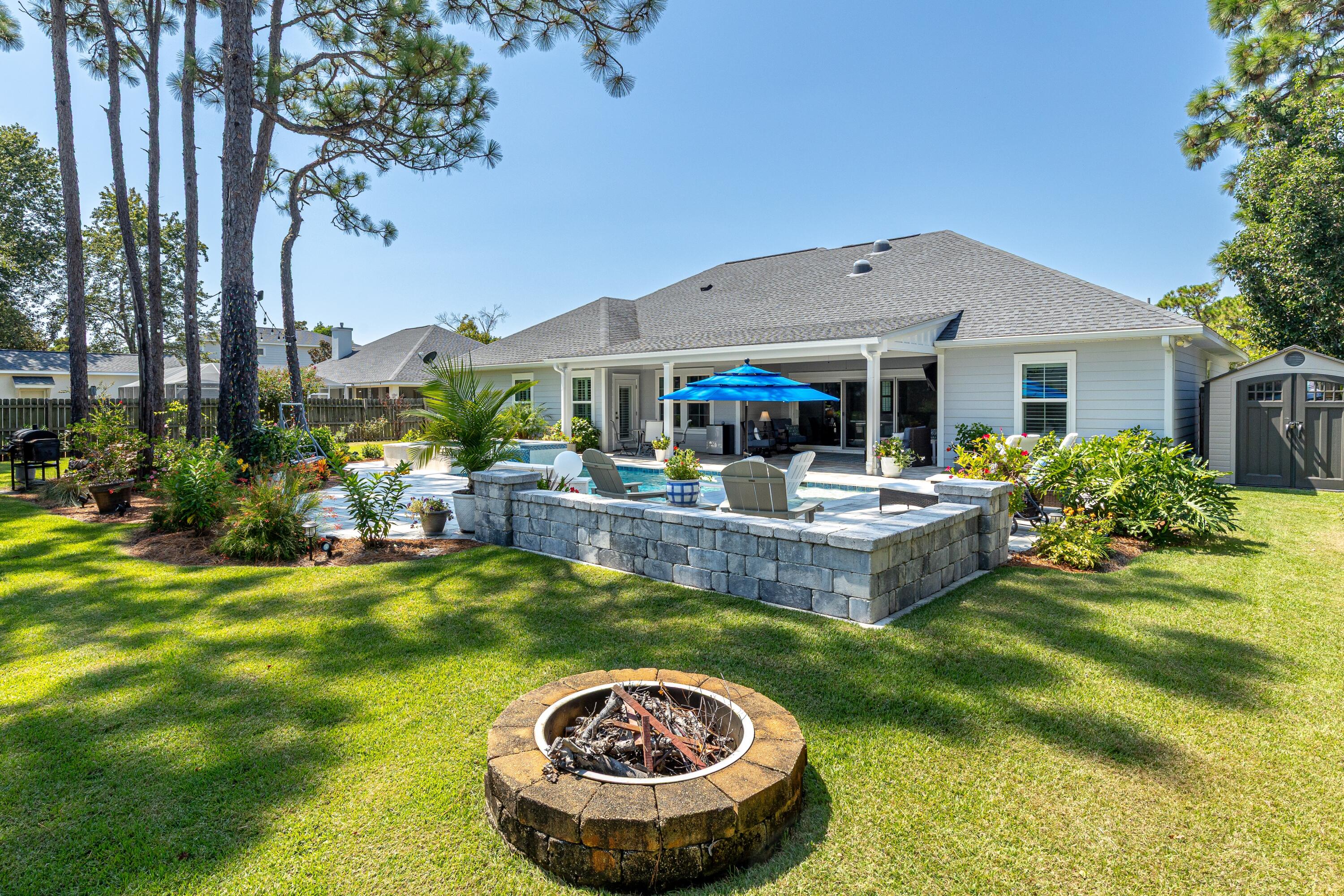 PELICAN BAY - Residential