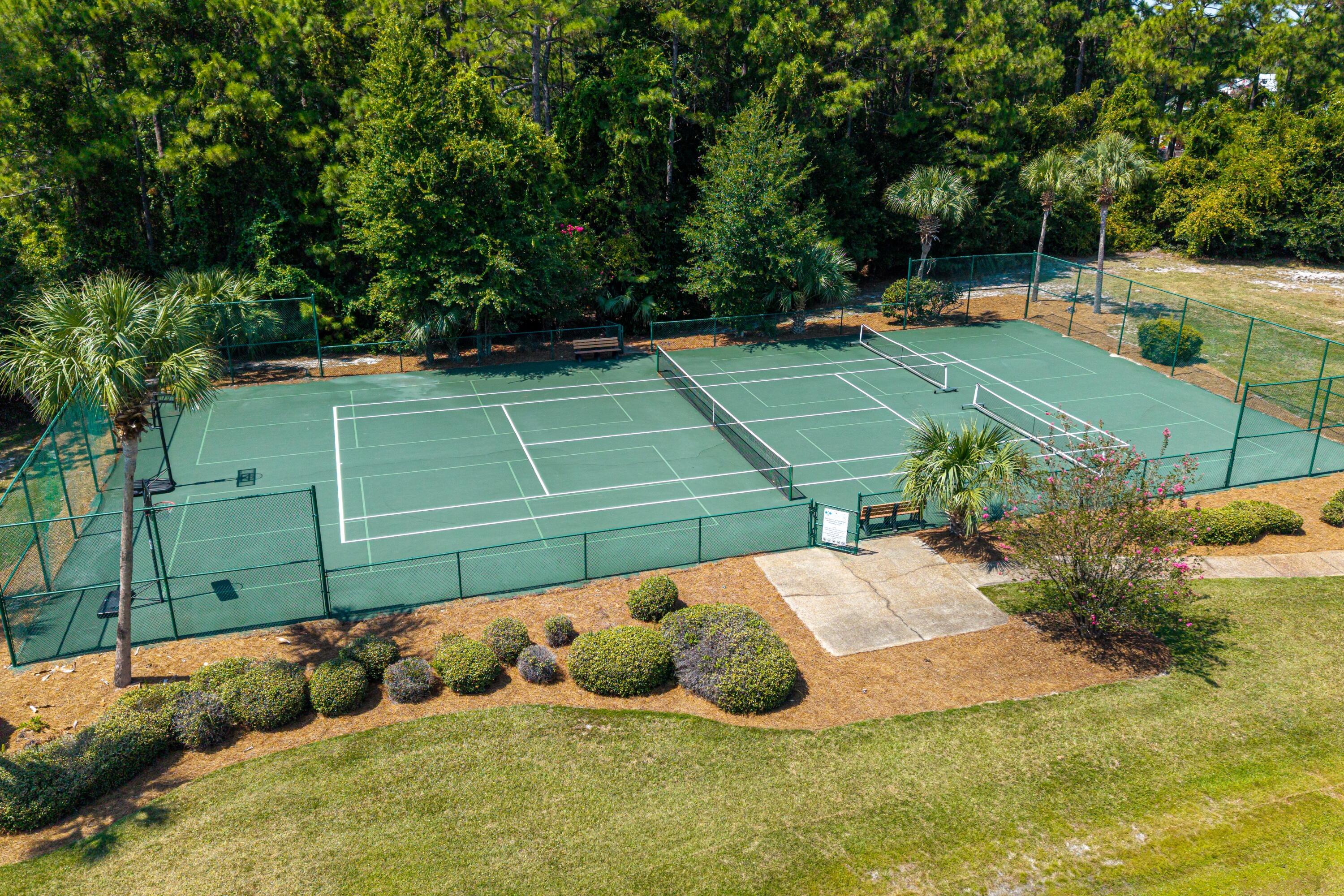 PELICAN BAY - Residential