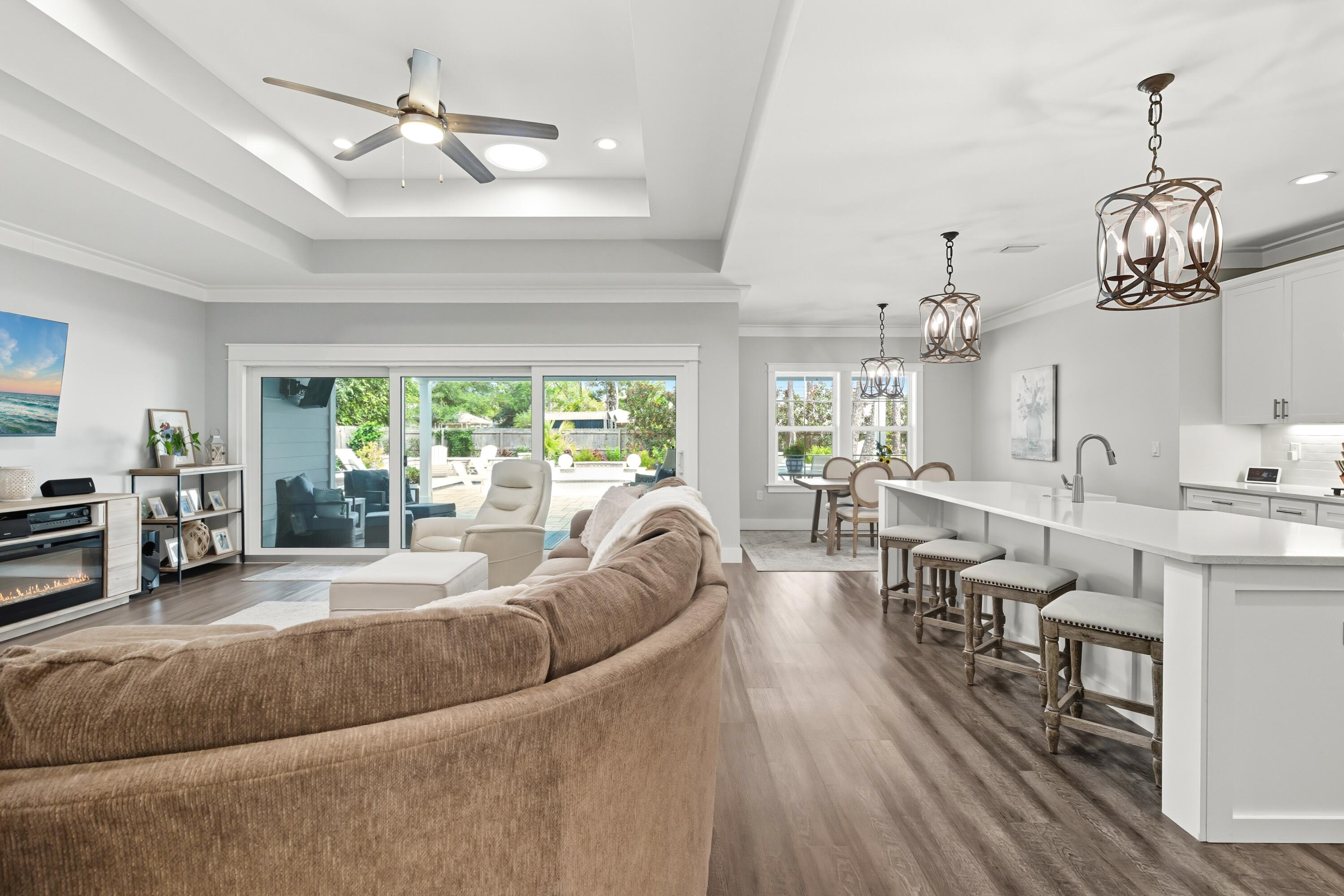 PELICAN BAY - Residential