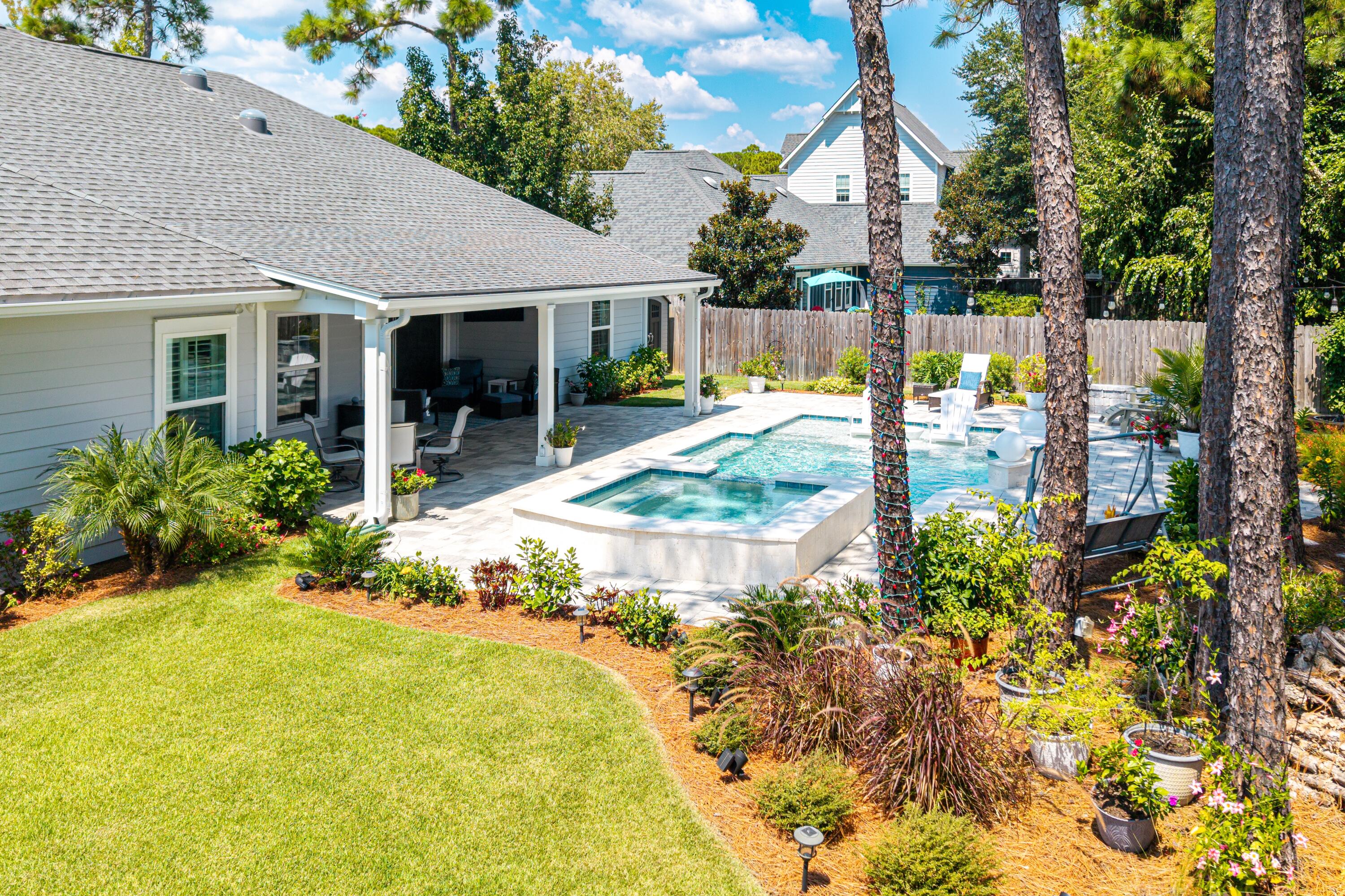 PELICAN BAY - Residential