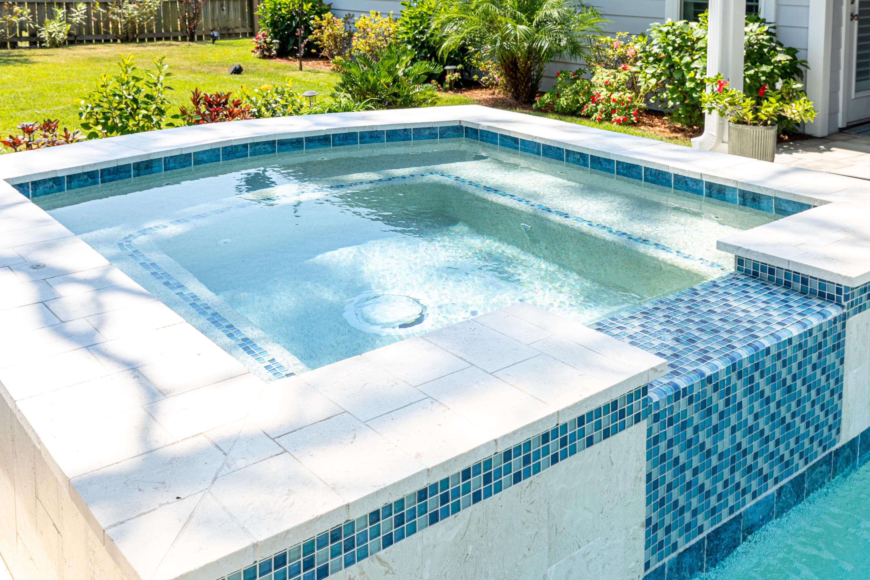 PELICAN BAY - Residential