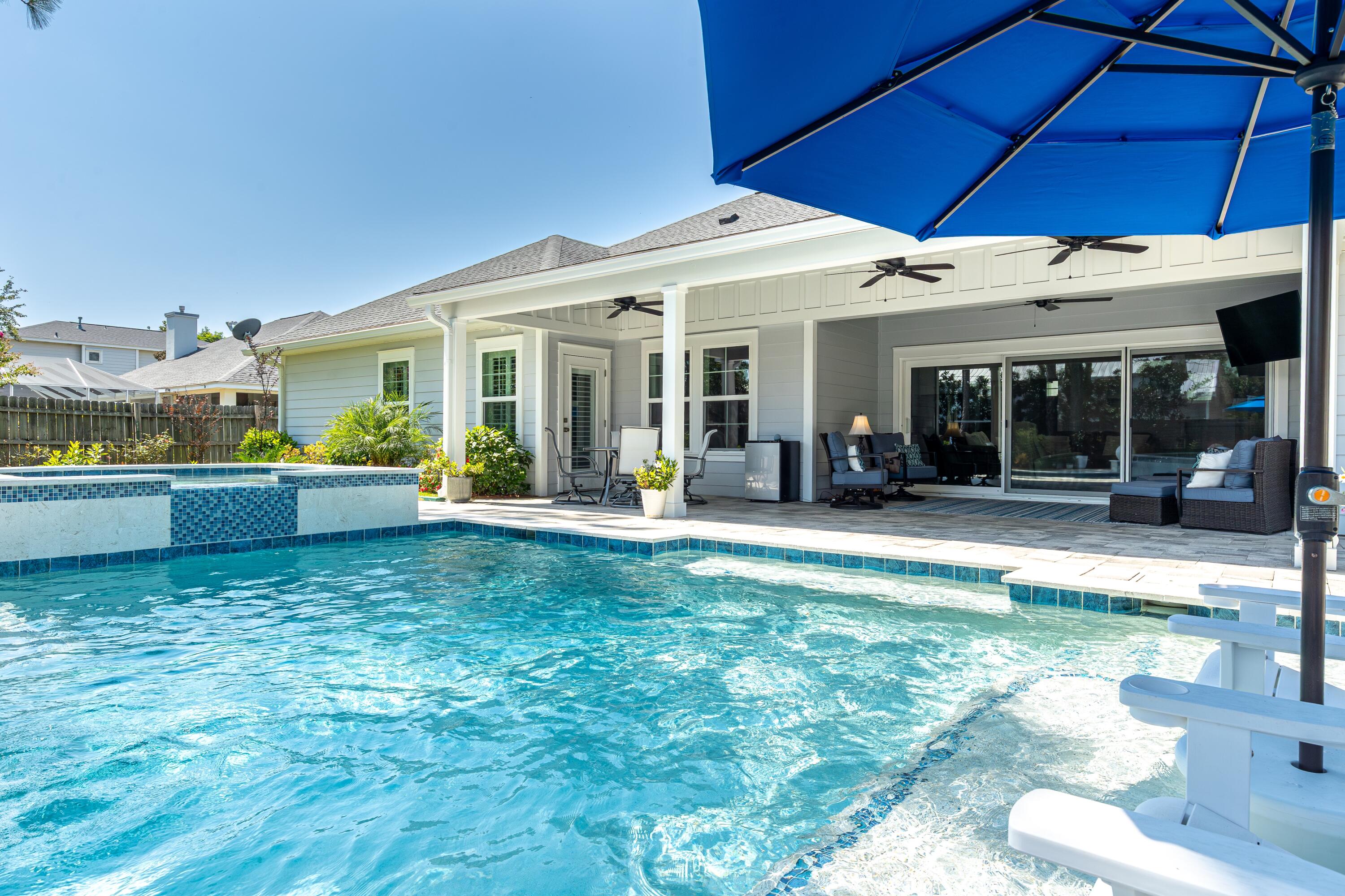 PELICAN BAY - Residential