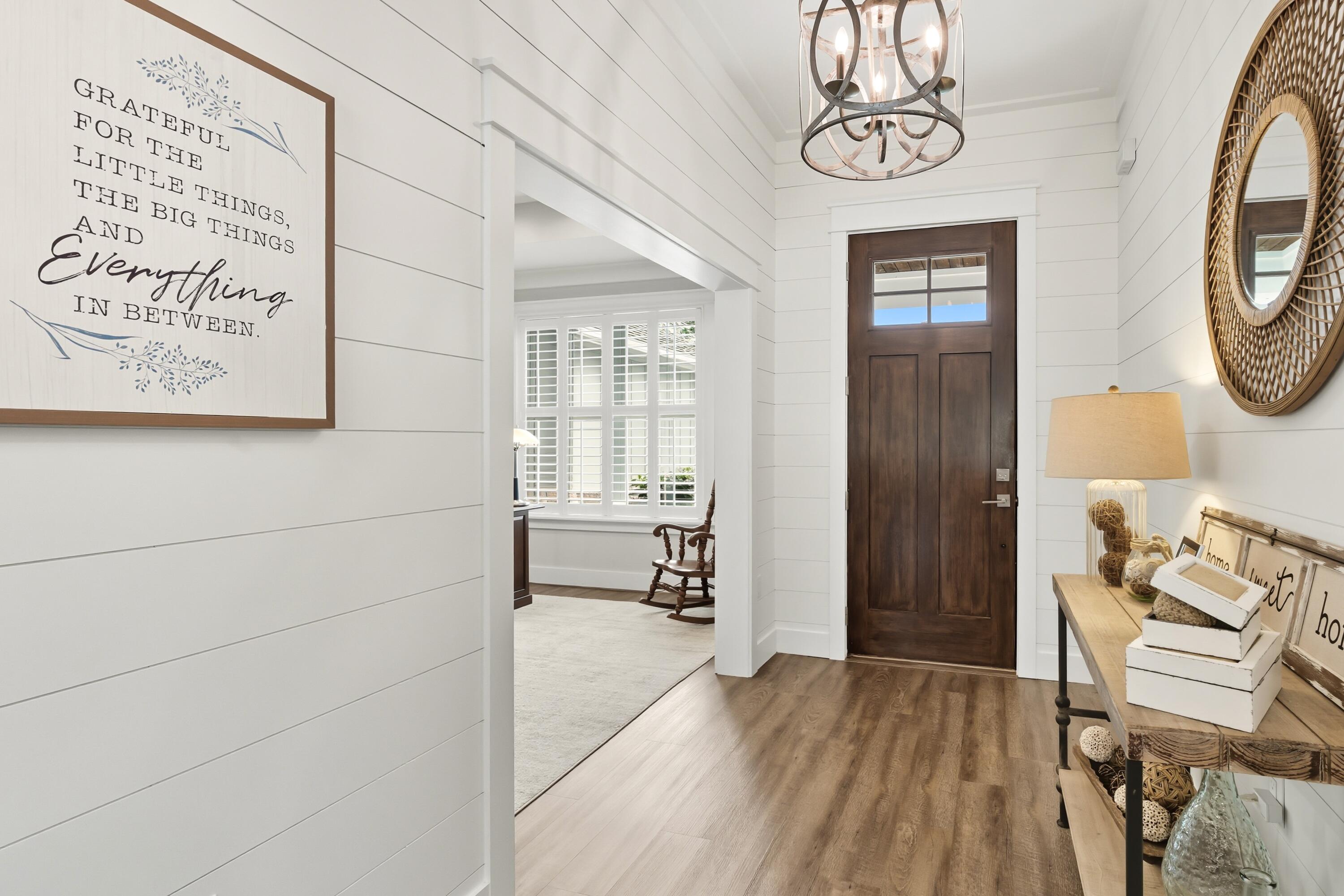 PELICAN BAY - Residential