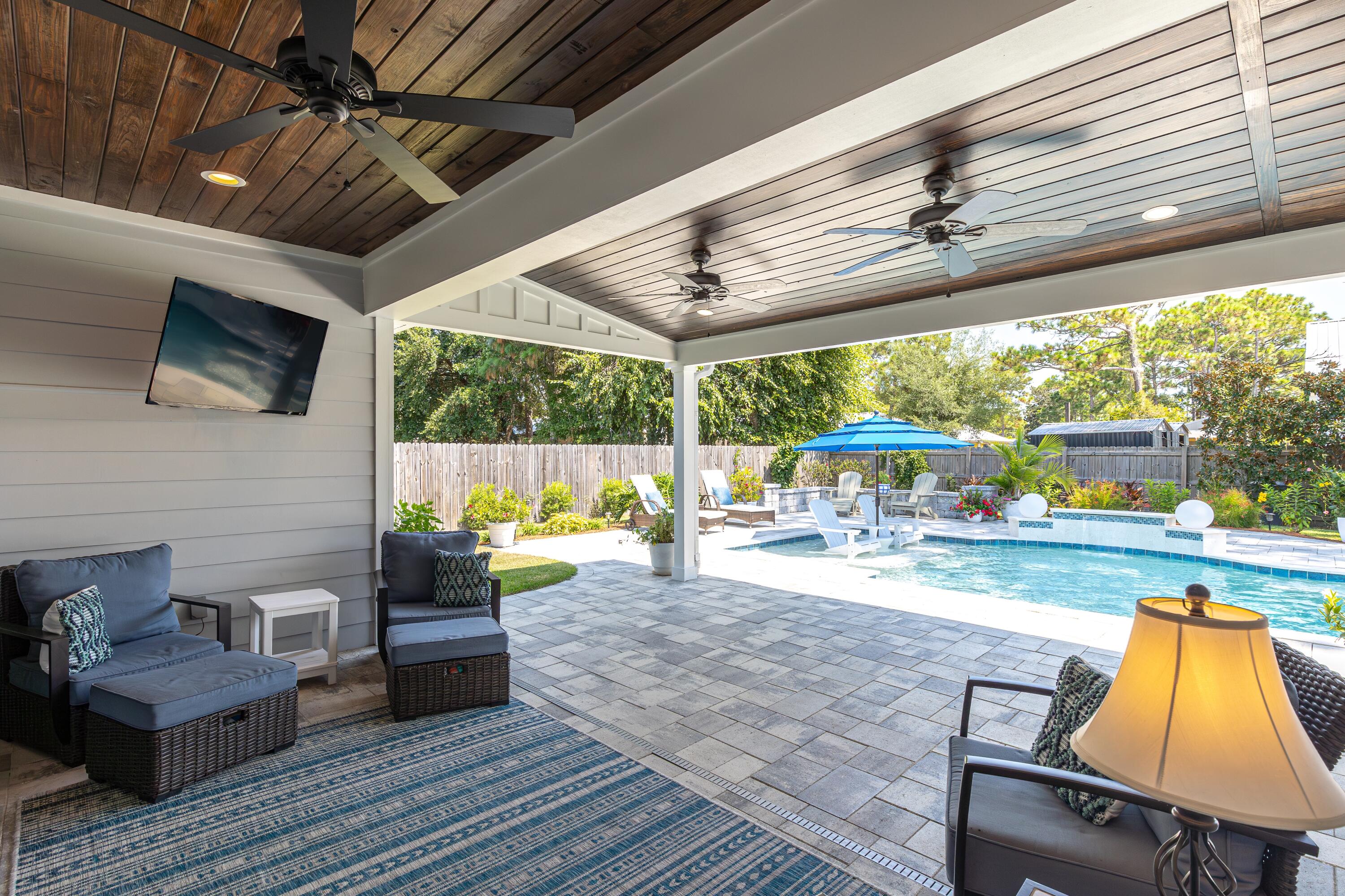 PELICAN BAY - Residential