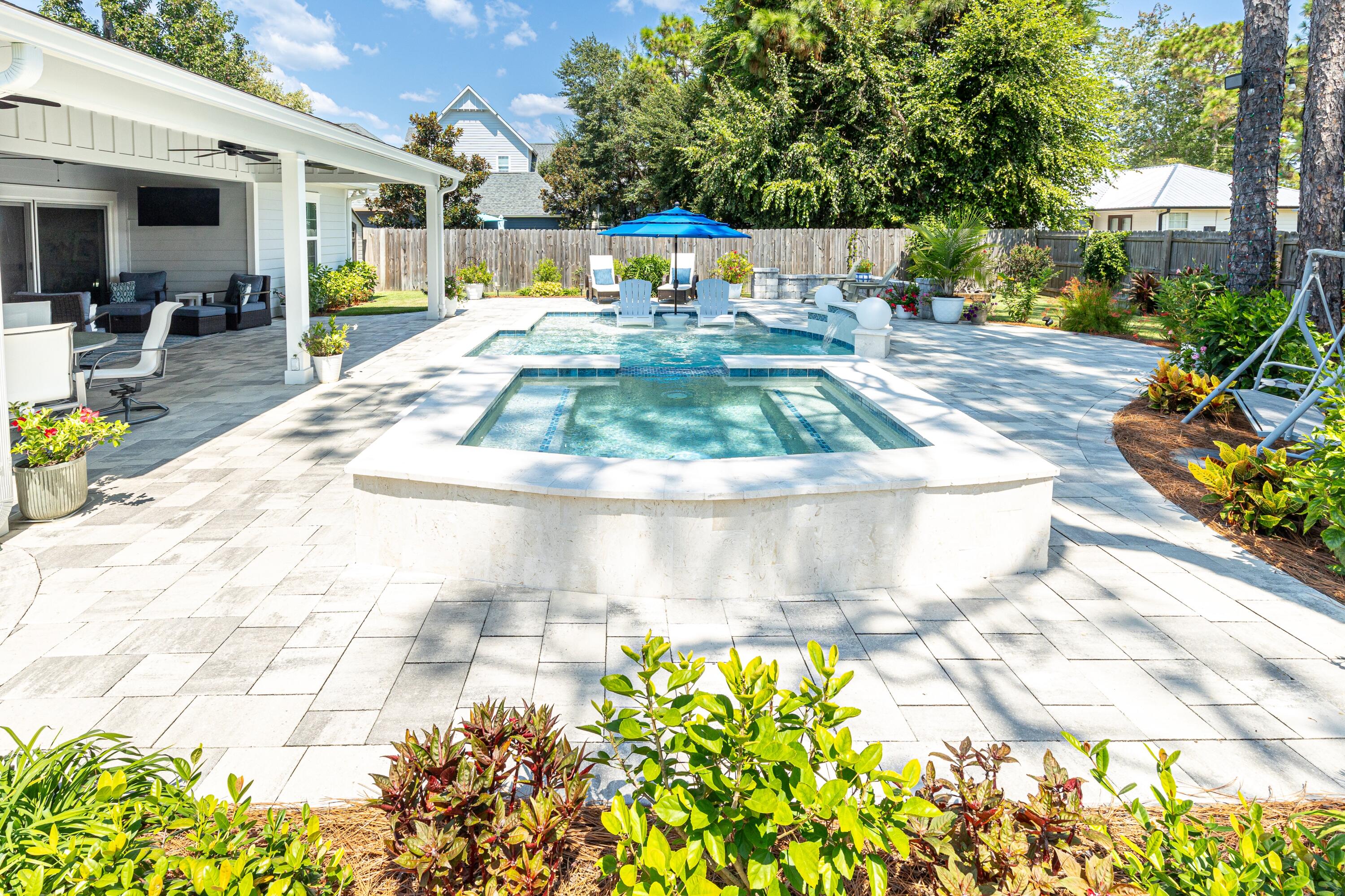 PELICAN BAY - Residential