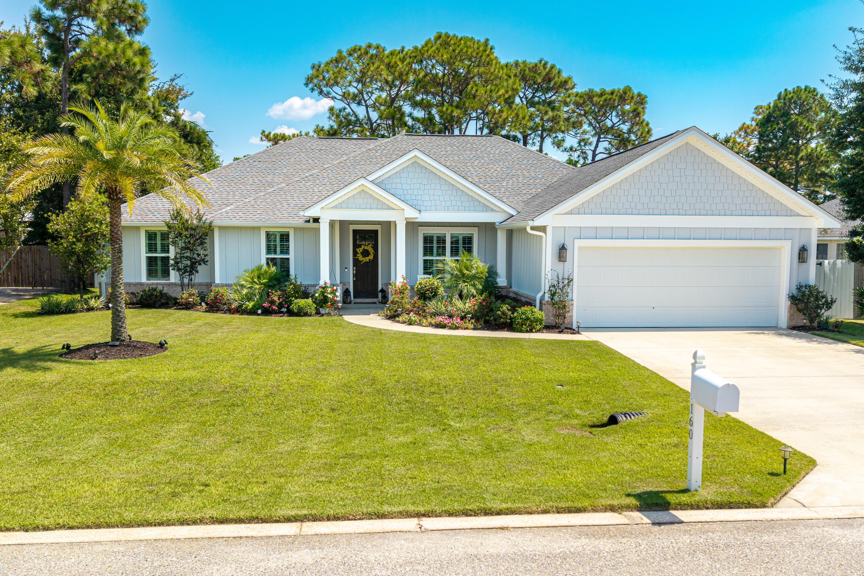 PELICAN BAY - Residential