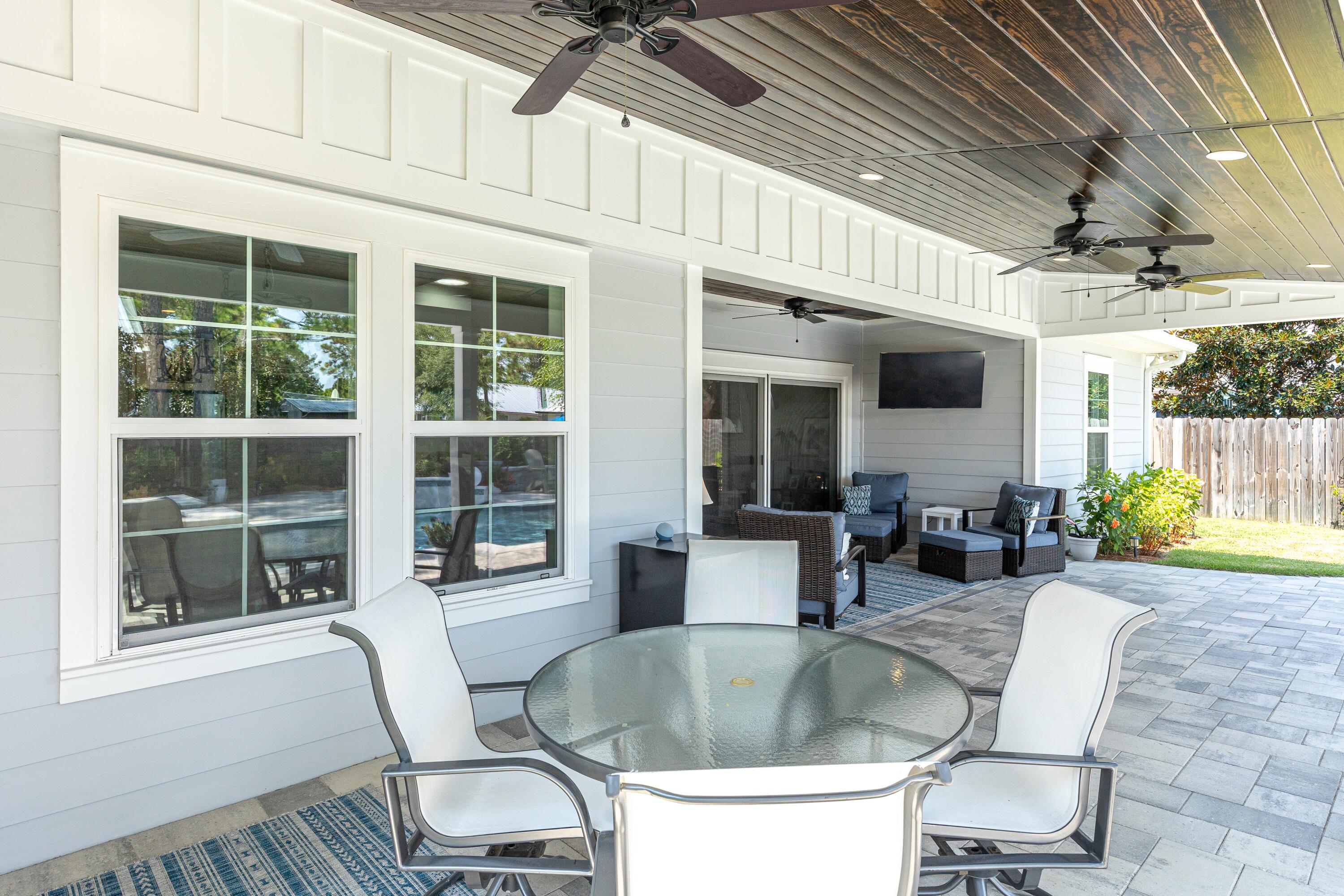 PELICAN BAY - Residential