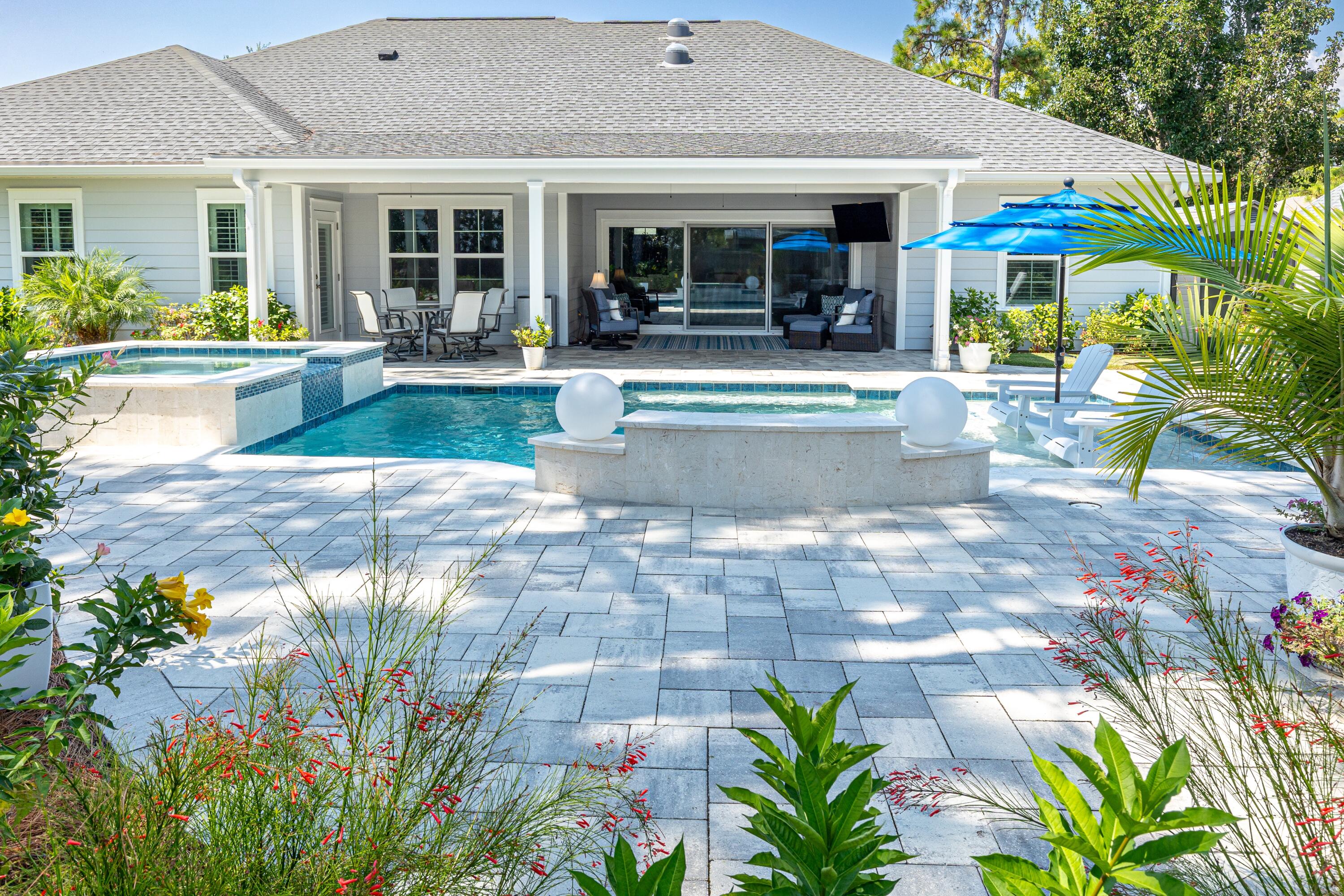 PELICAN BAY - Residential