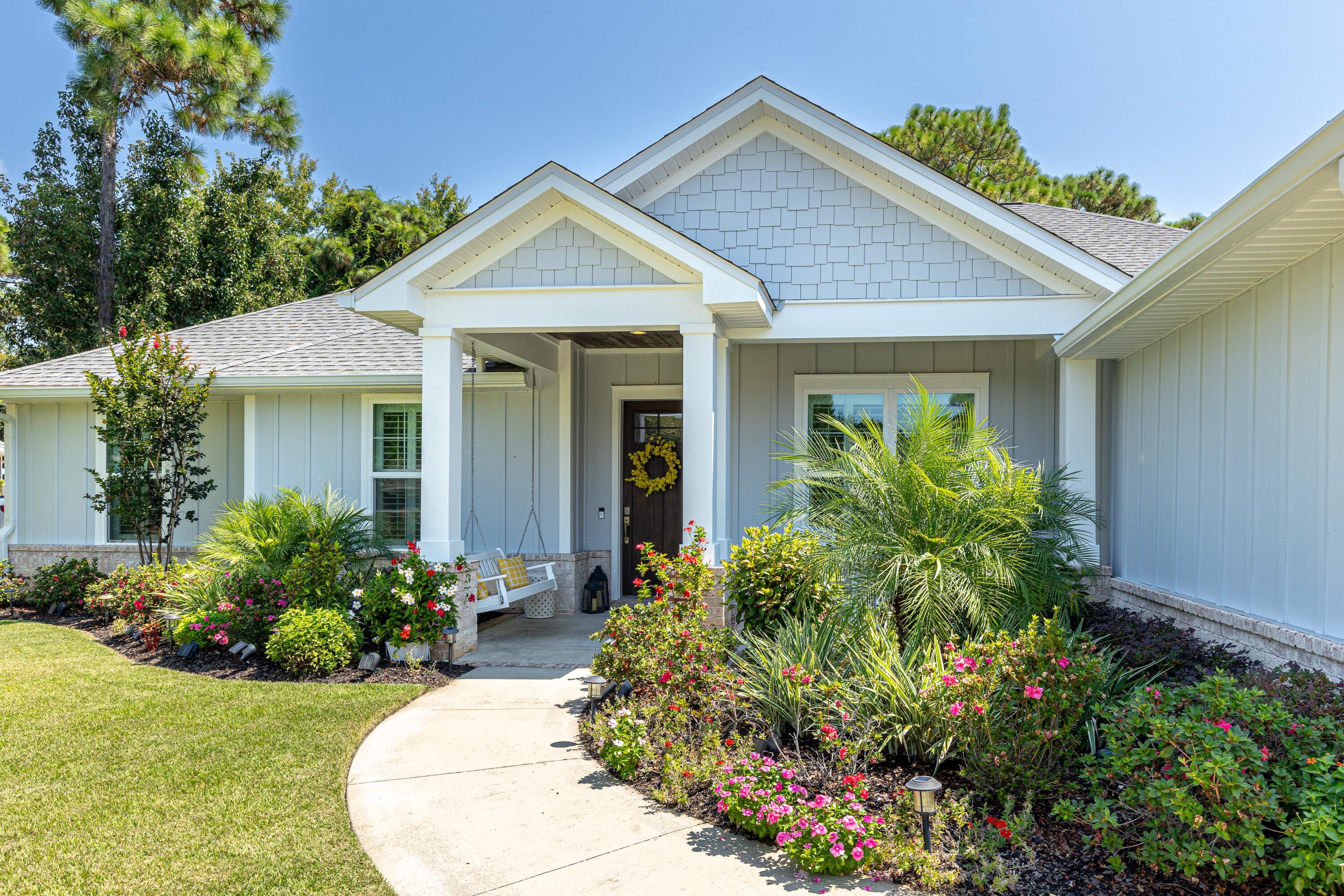 PELICAN BAY - Residential