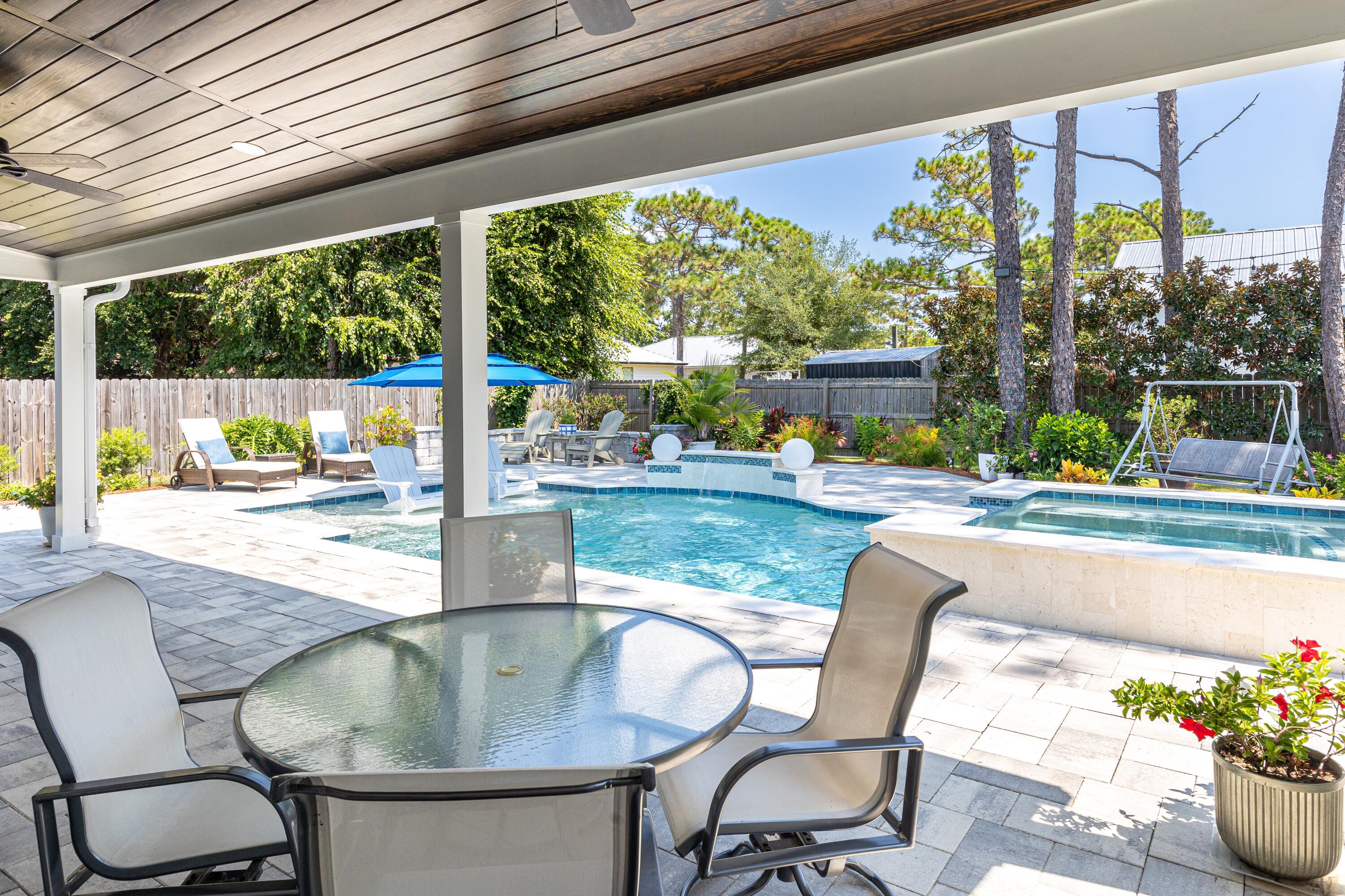 PELICAN BAY - Residential