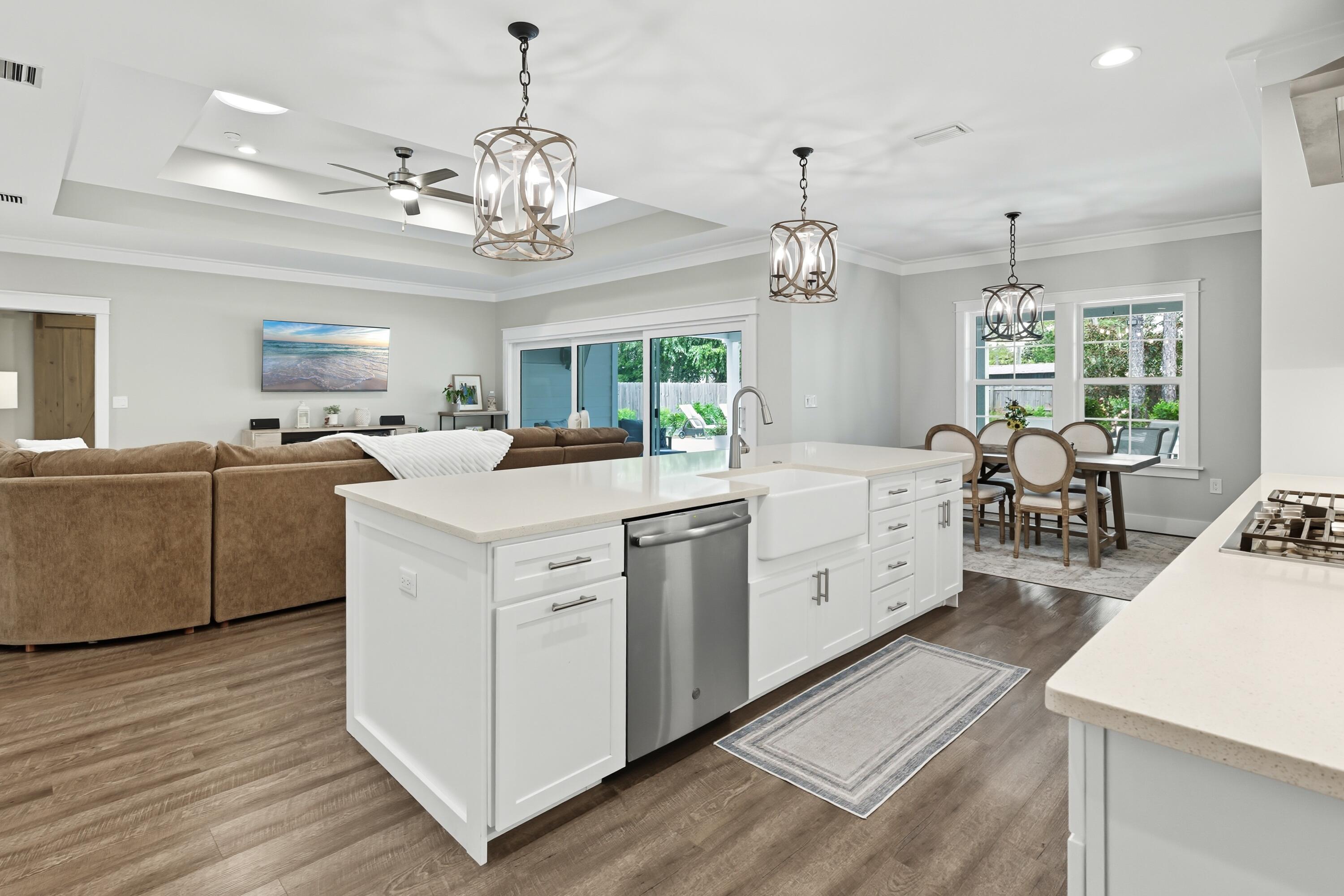 PELICAN BAY - Residential