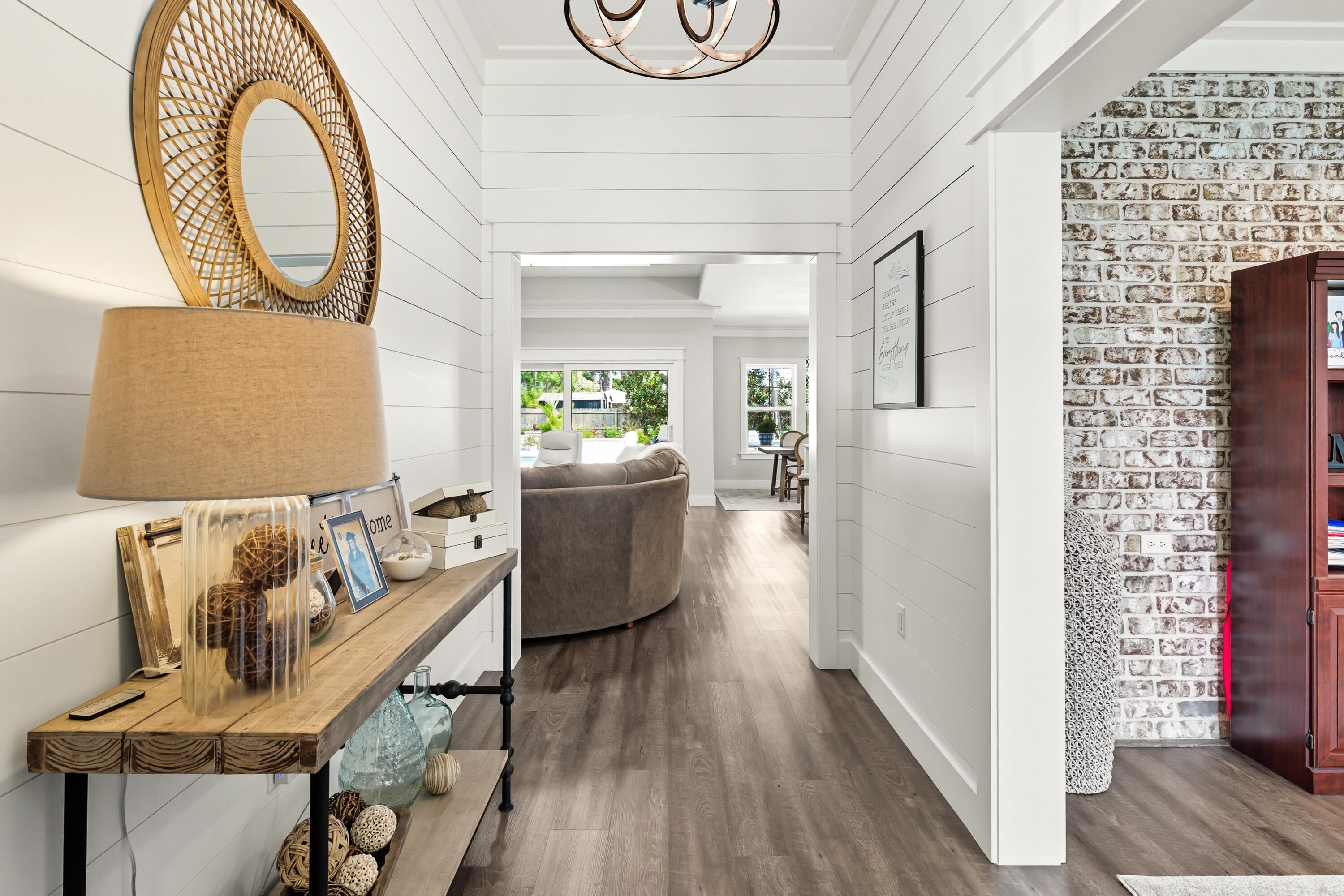 PELICAN BAY - Residential