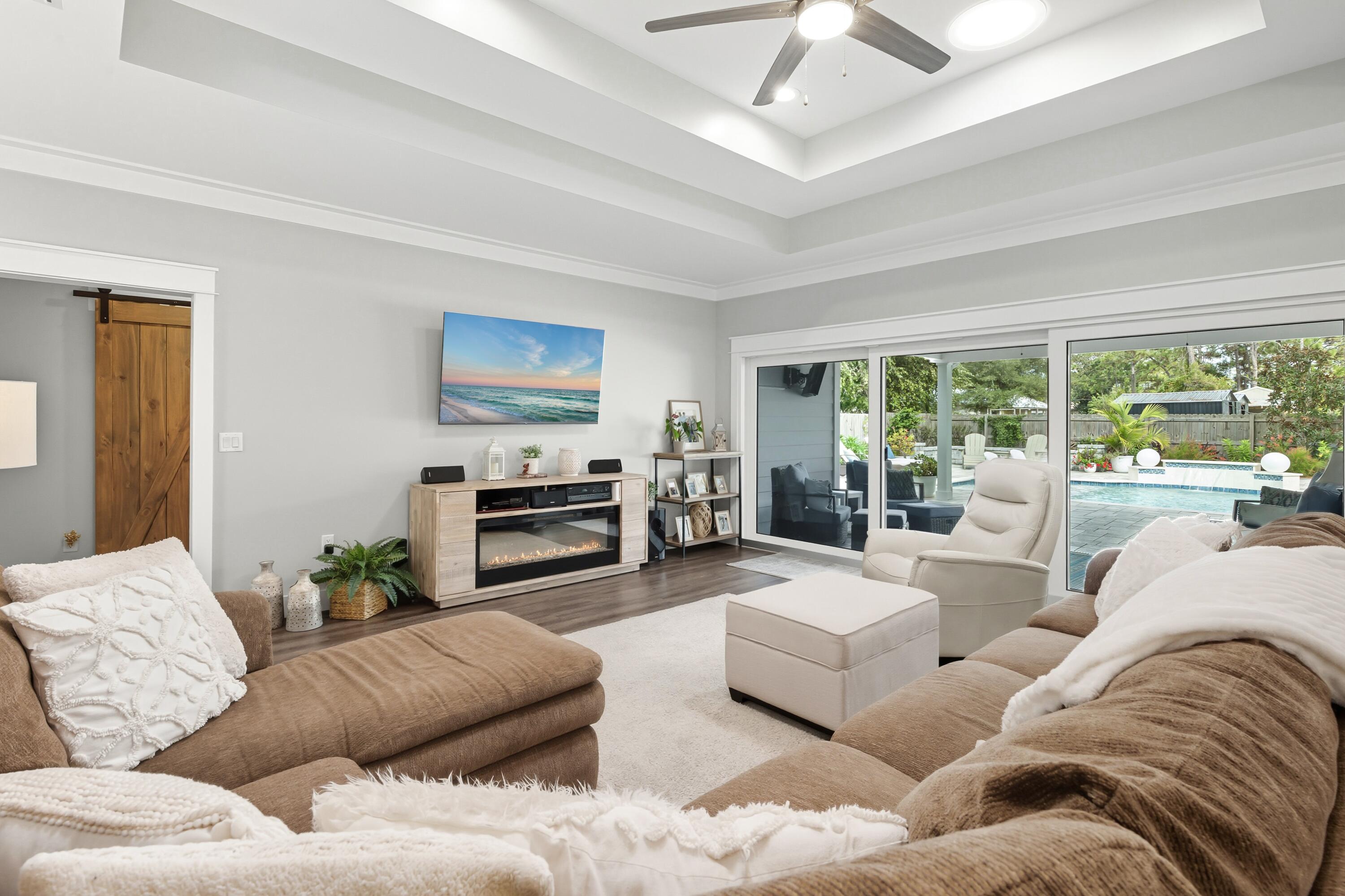 PELICAN BAY - Residential