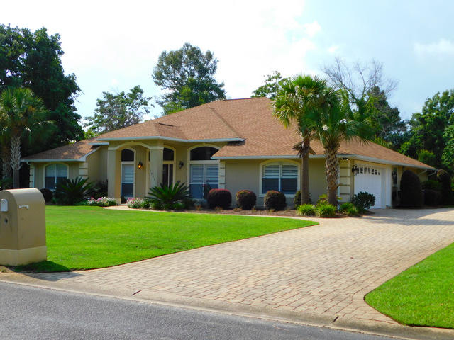 Large corner lot with in ground heated swimming pool in the sought after Glenlake subdivision. Glenlake is perfectly located in Bluewater bay, bordered by the golf course. This property is backed to the Glenlake park and the neighborhood consists of 41 homes around a beautiful lake. Inside you will find 4 bedrooms & 3 bathrooms in a split floor plan that is open and boasts raised ceilings. Completely renovated in the recent past, this home has custom blinds, plank tiled floors throughout entire home & bedrooms having nice carpet. The custom kitchen has high end cabinetry, granite counter tops, stainless steel appliances, microwave/convection oven, subway tiled back splash and a custom pantry. The great room has a fireplace that is gas and wood burning.