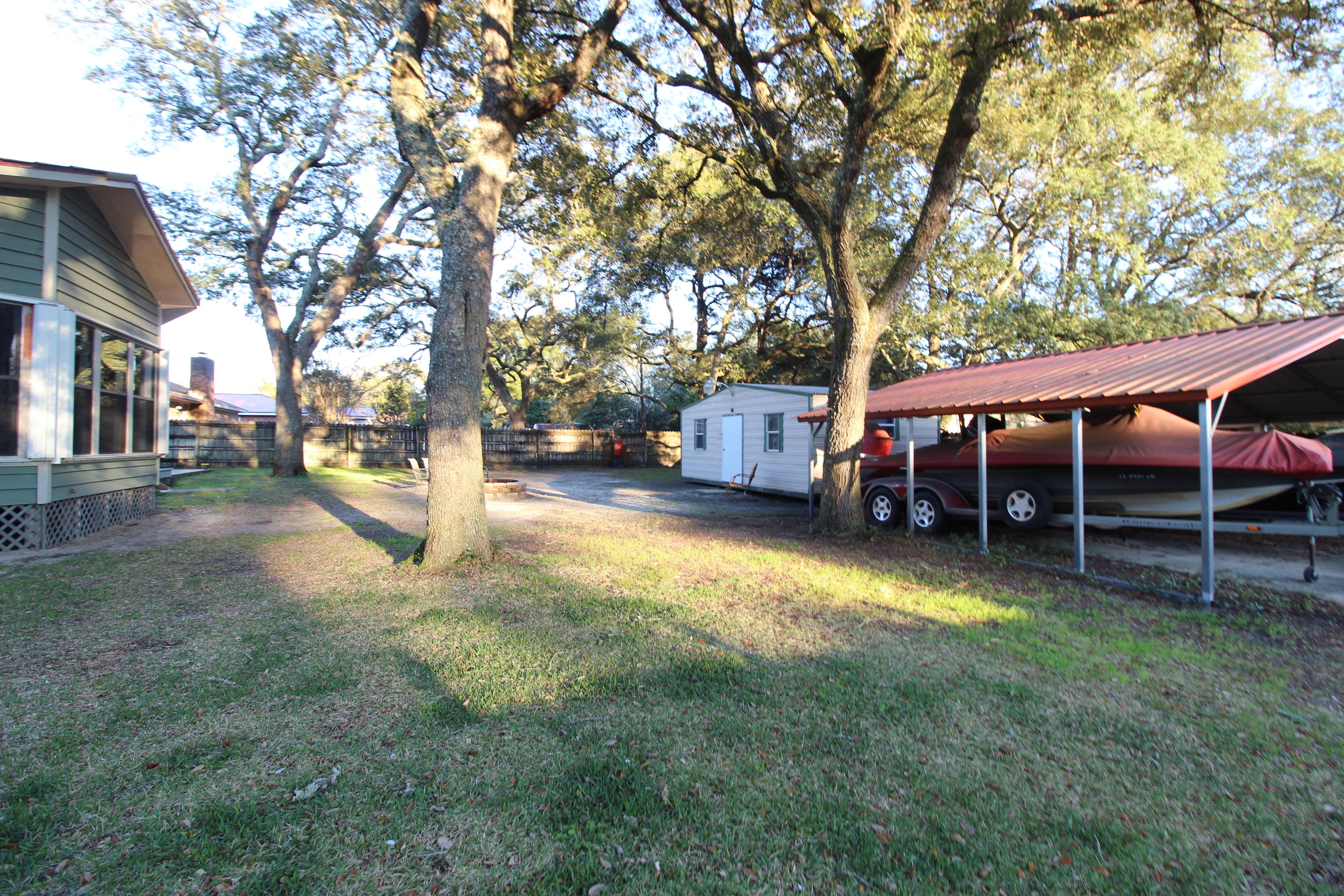 A Parcel in Jet Heights S/D being more particular described as COM SE COR SW1/4 OF NE1/4 N684 FT W73 - Residential