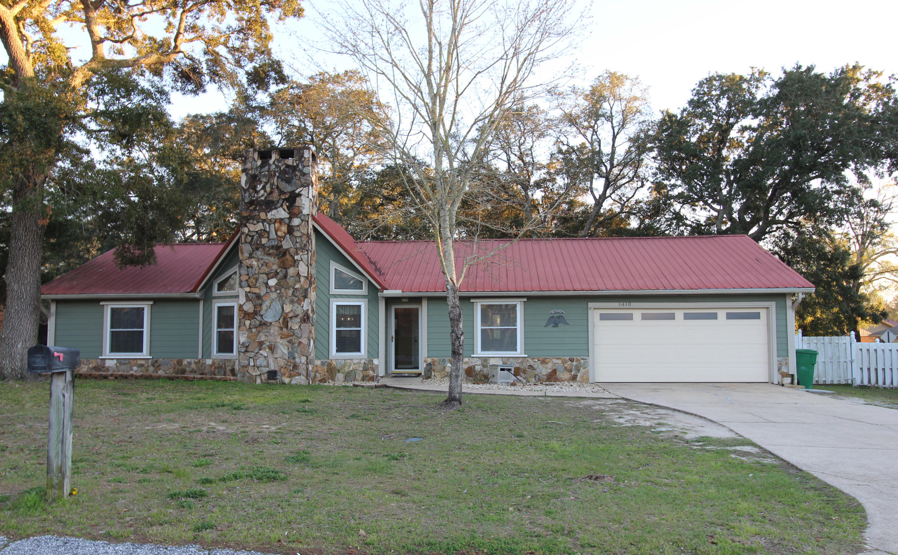 A Parcel in Jet Heights S/D being more particular described as COM SE COR SW1/4 OF NE1/4 N684 FT W73 - Residential