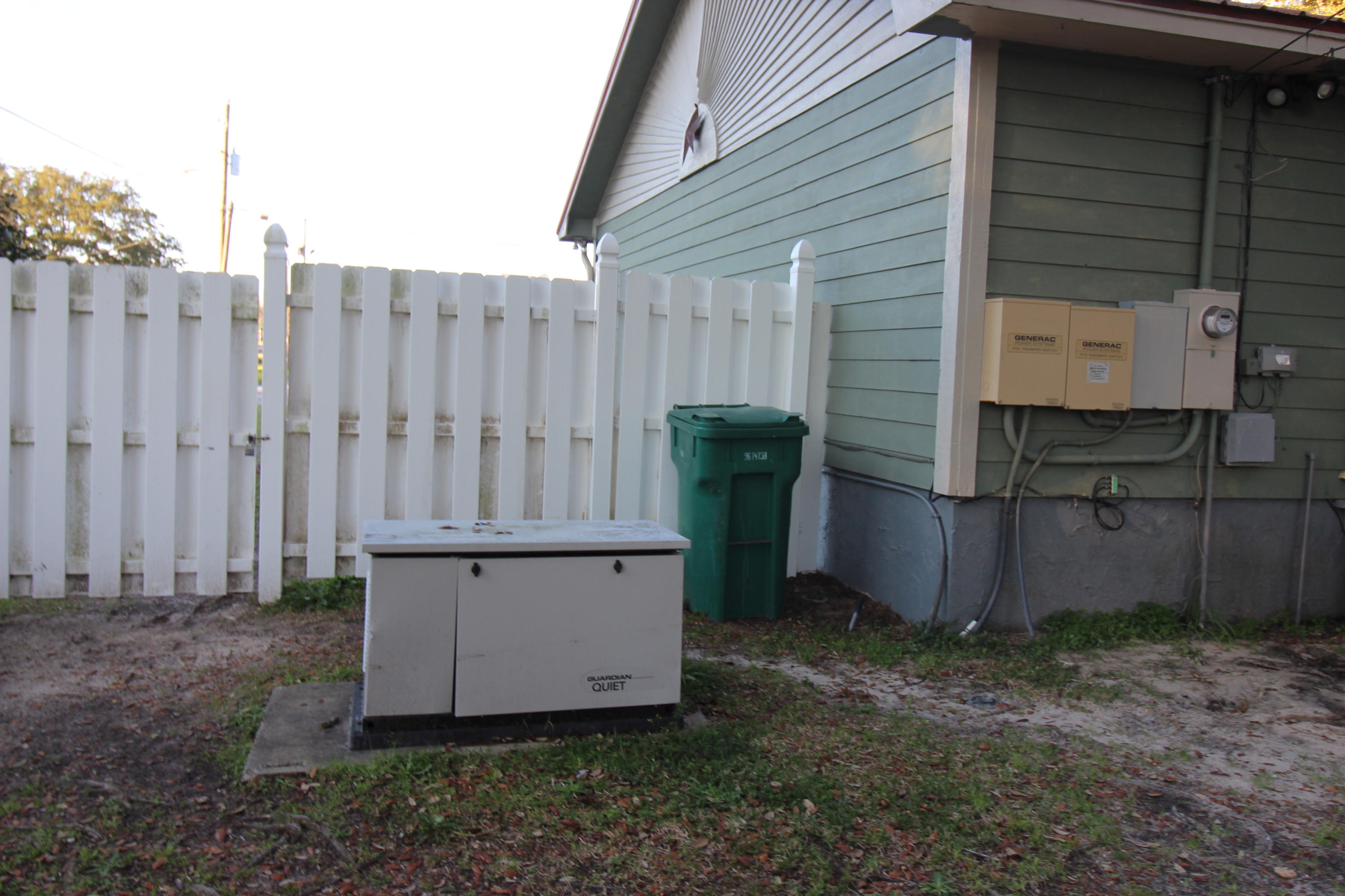 A Parcel in Jet Heights S/D being more particular described as COM SE COR SW1/4 OF NE1/4 N684 FT W73 - Residential